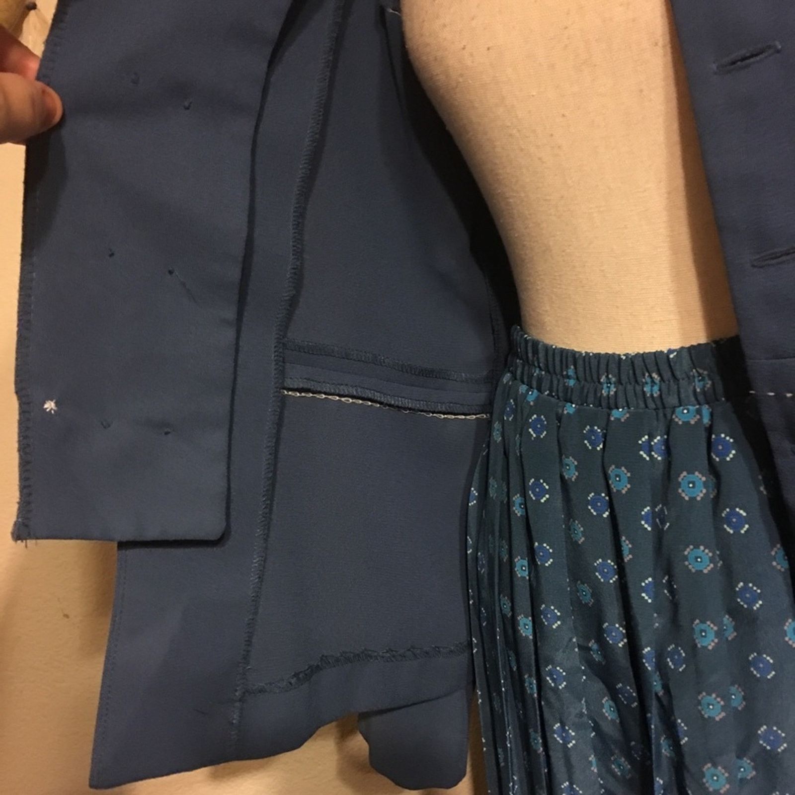 Vintage Vintage Leslie Fay slate blue skirt set with scarf Size M / US 6-8 / IT 42-44 - 5 Thumbnail