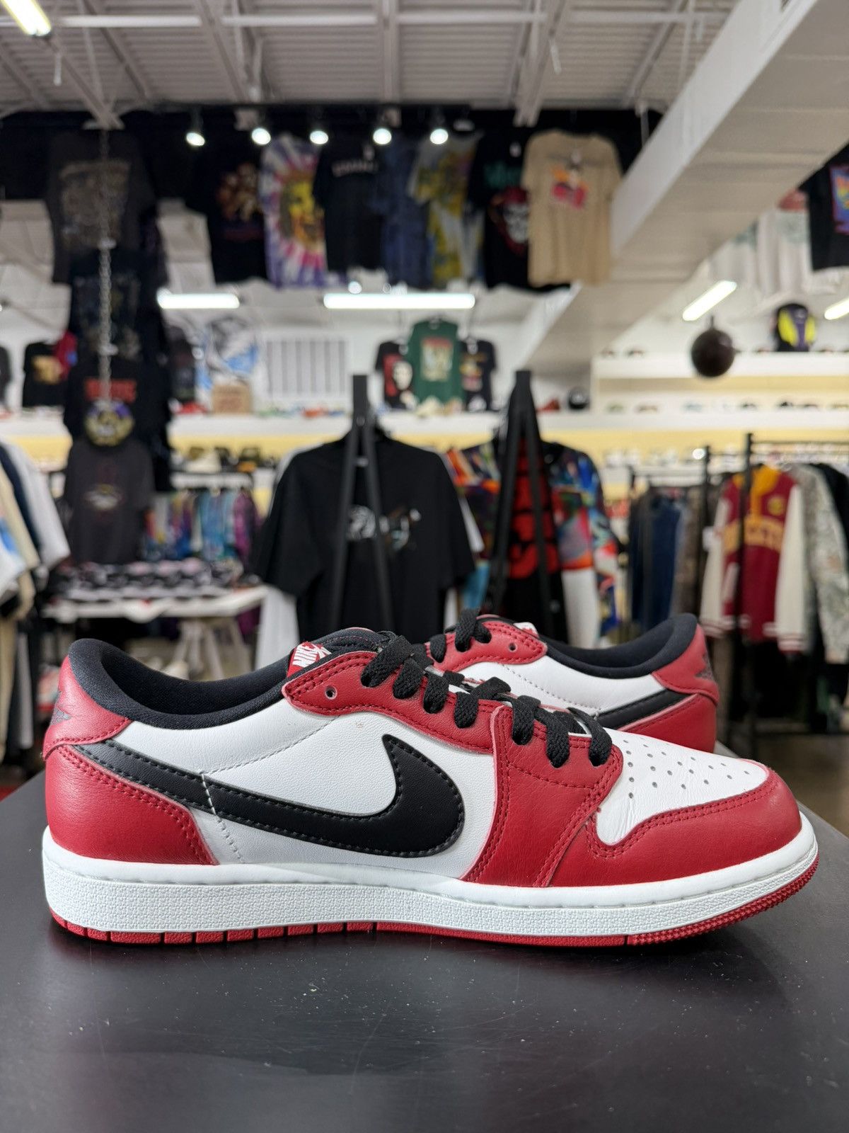 Jordan Brand Air Jordan 1 Low Chicago Size 8 (2025) Size US 8 / EU 41 - 3 Thumbnail