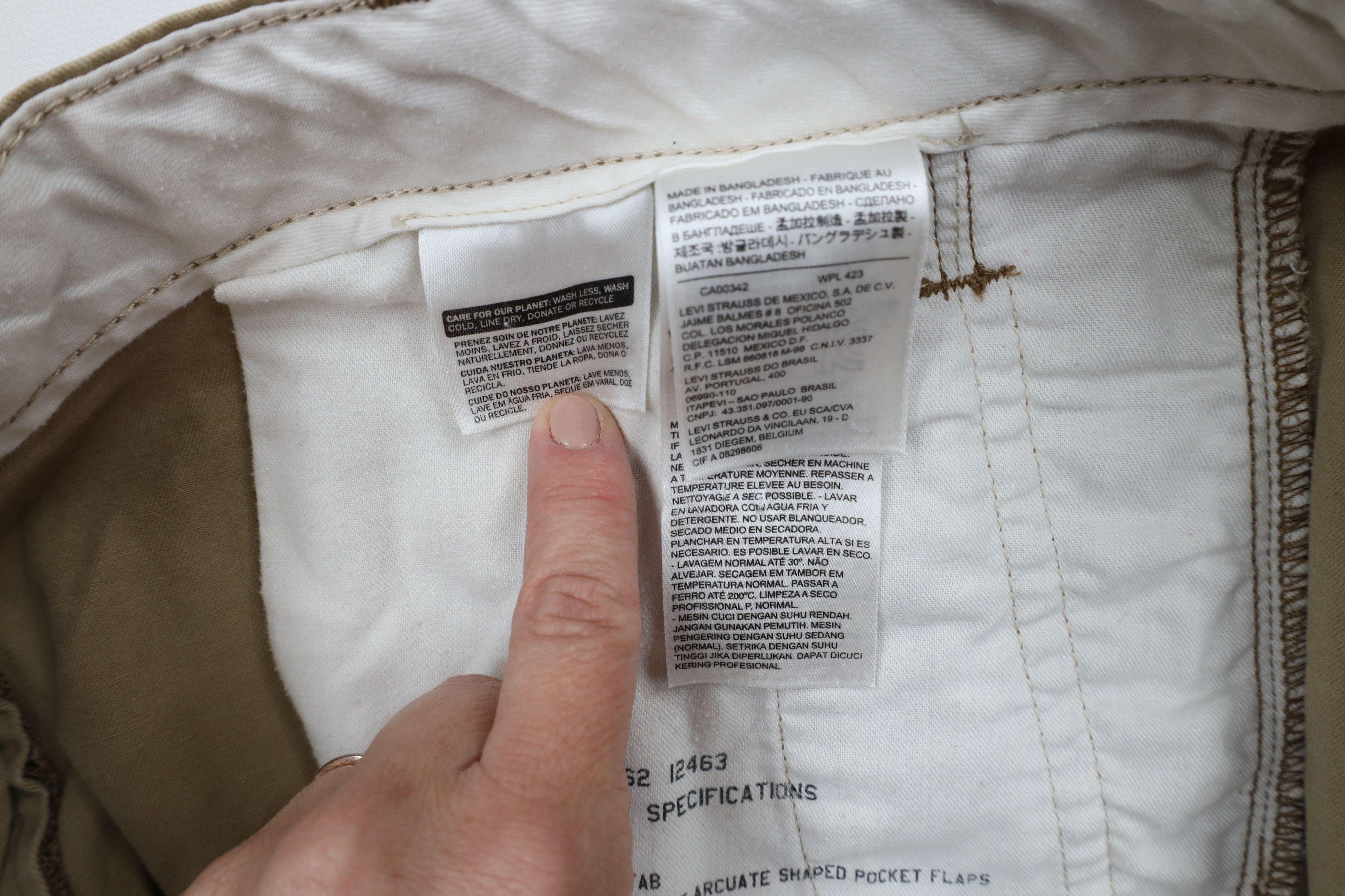 Levi's × Vintage Vintage Y2K Levis Baggy Wide Leg Cargo Pants Beige Cotton Size 40 - 8 Thumbnail