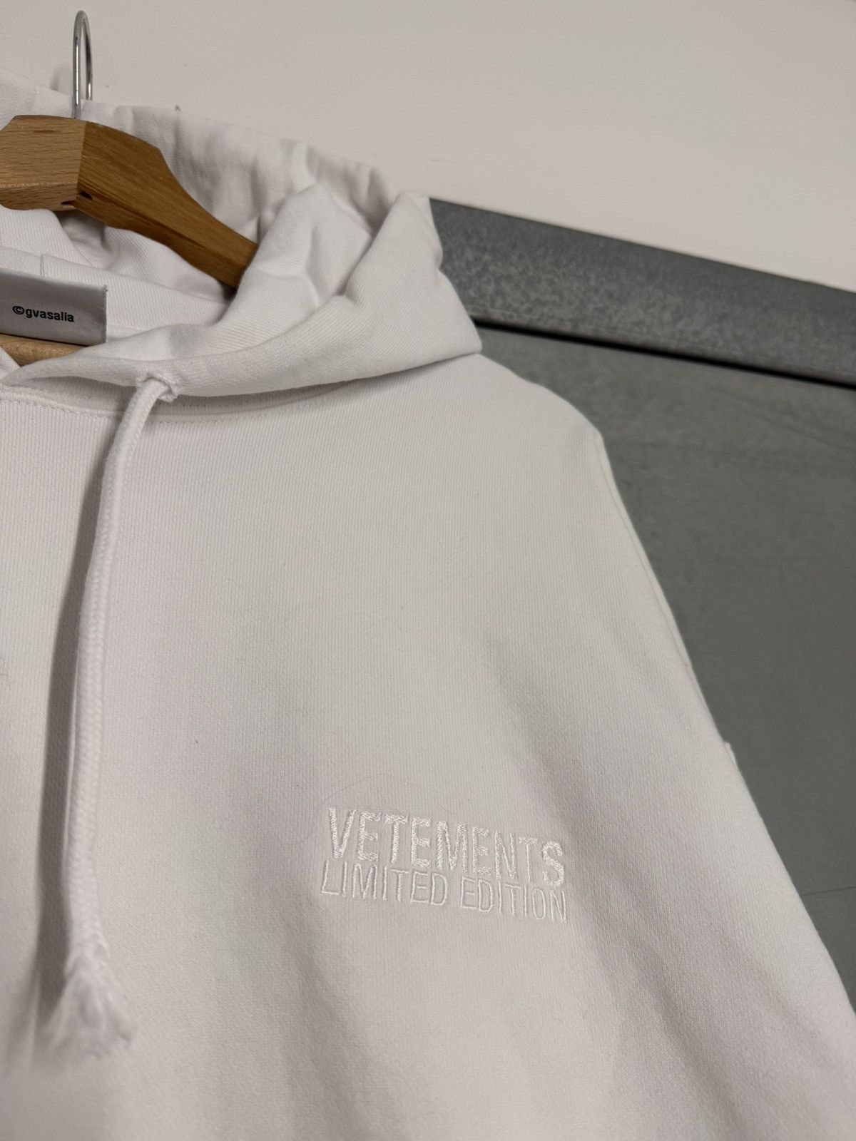 Vetements Vetements Small Embroidered Logo Dense Hoodie Size US S / EU 44-46 / 1 - 3 Thumbnail