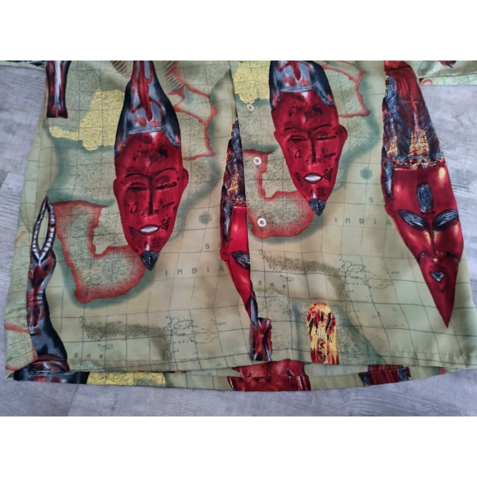 Vintage Box Office Islands Hawaiian Shirt Men Oversize S Green Red World Map Tribal Mask Shirt Size US S / EU 44-46 / 1 - 3 Thumbnail