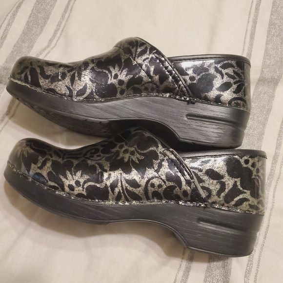 Dansko Dankso Silver Black Floral Clogs Work Comfort SZ EU40/US9 Size US 10 / IT 40 - 2 Thumbnail