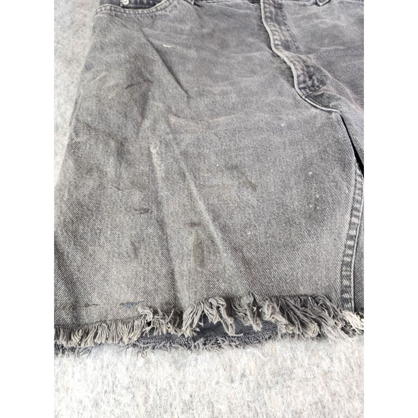 Levi's Vintage Levi's 550 Jeans Shorts Mens 36 Black Distressed Denim USA 5-Pocket Relaxed Straight Package N/A Size US 36 / EU 52 - 2 Thumbnail