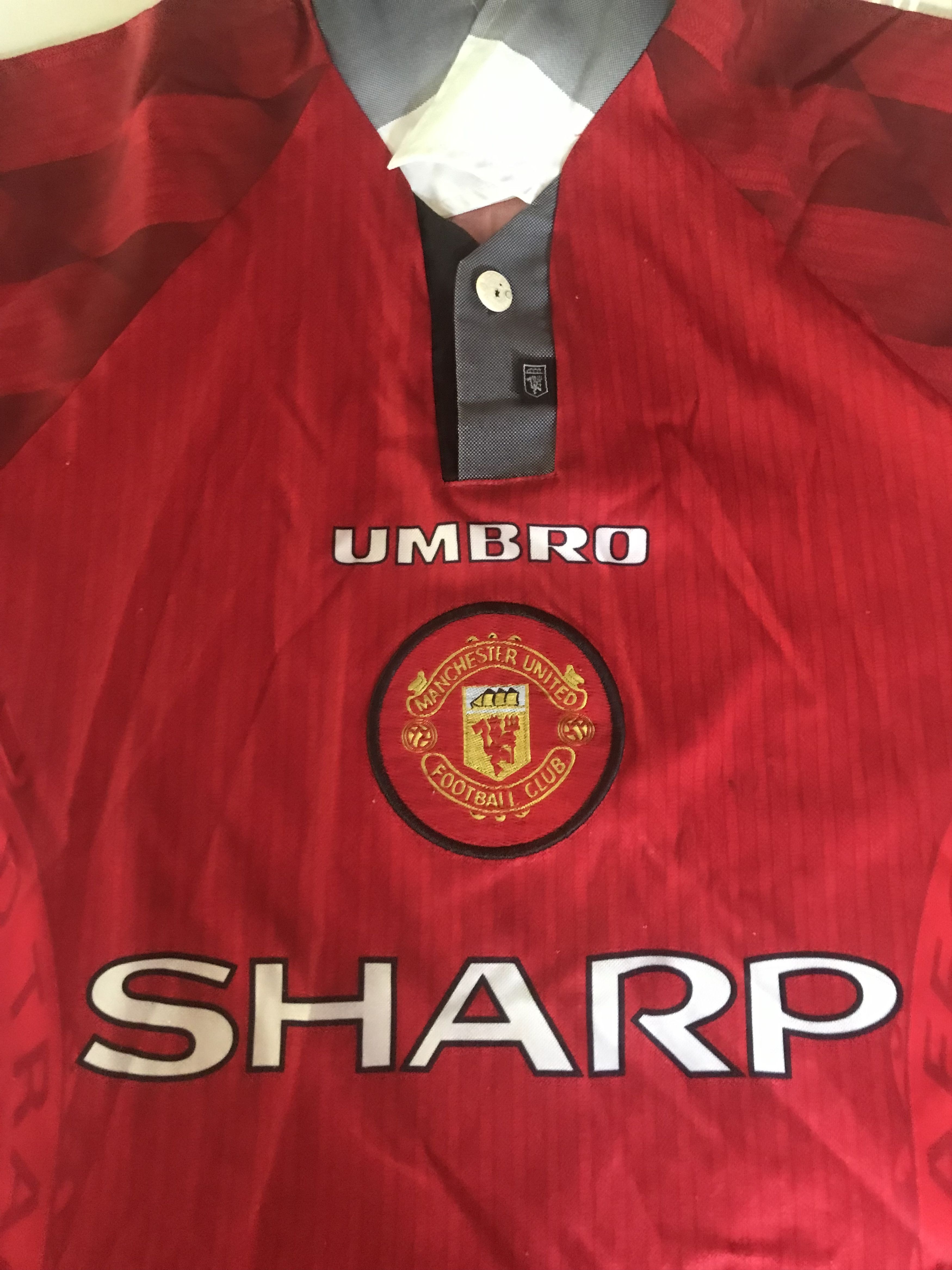 Umbro Vtg 90’s Man U Size US M / EU 48-50 / 2 - 4 Thumbnail