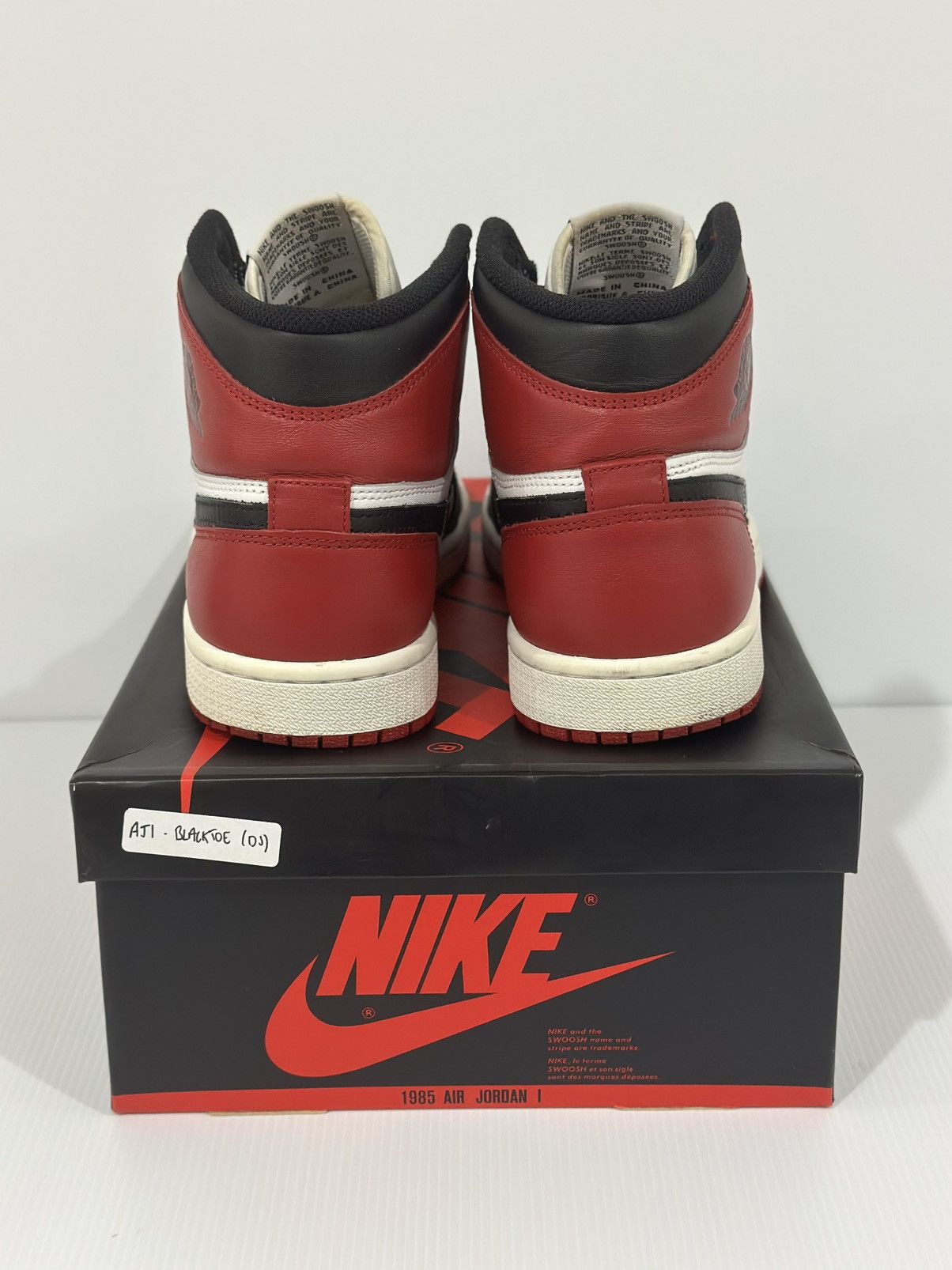Nike Jordan 1 Retro Black Toe (2013) Size US 8 / EU 41 - 5 Thumbnail