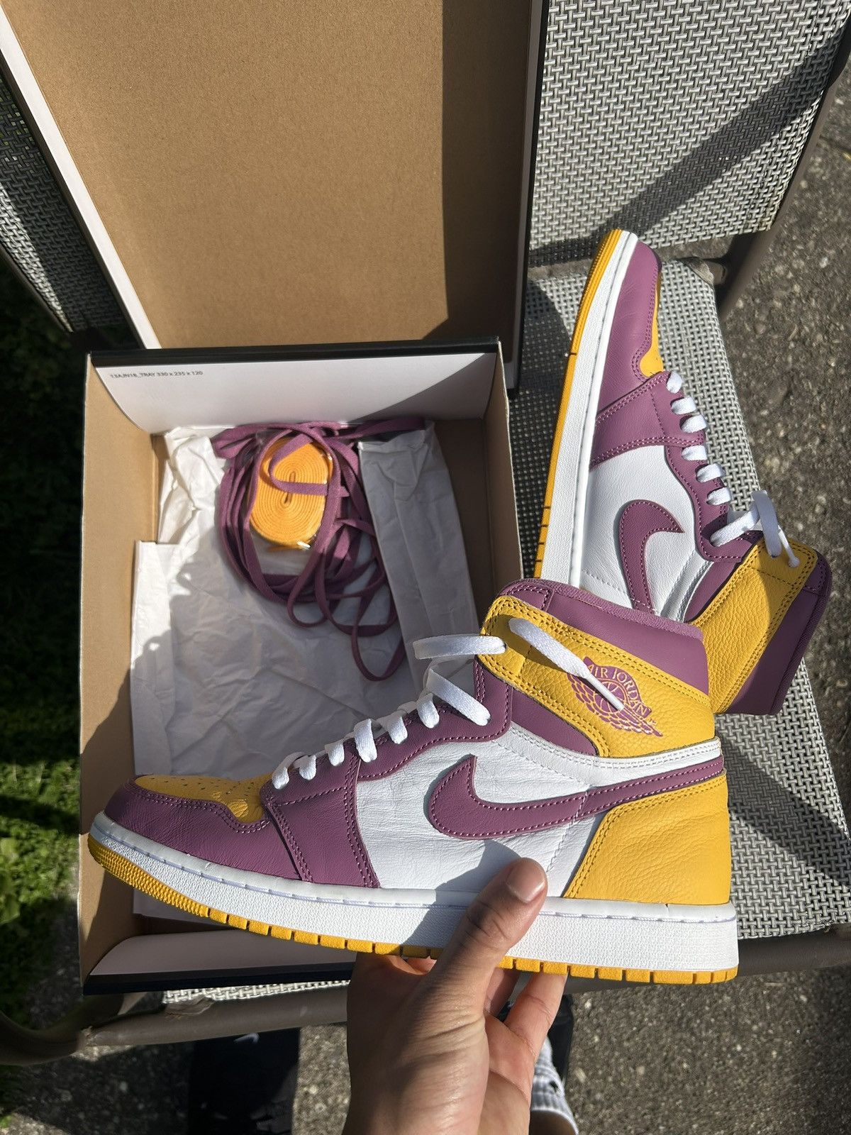 Nike Nike Air Jordan 1 High OG Brotherhood Size 10.5 Size US 10.5 / EU 43-44 - 6 Thumbnail