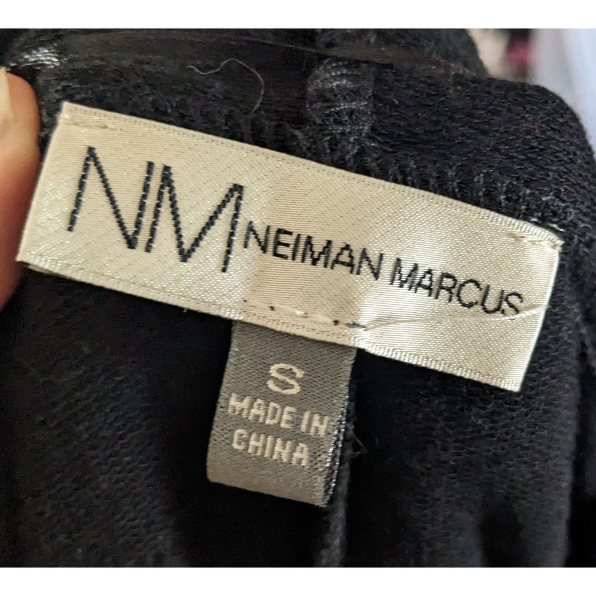 Neiman Marcus Neiman Marcus Gothic Chunky Lace Neck Hooded Top Size Small Size S / US 4 / IT 40 - 12 Thumbnail