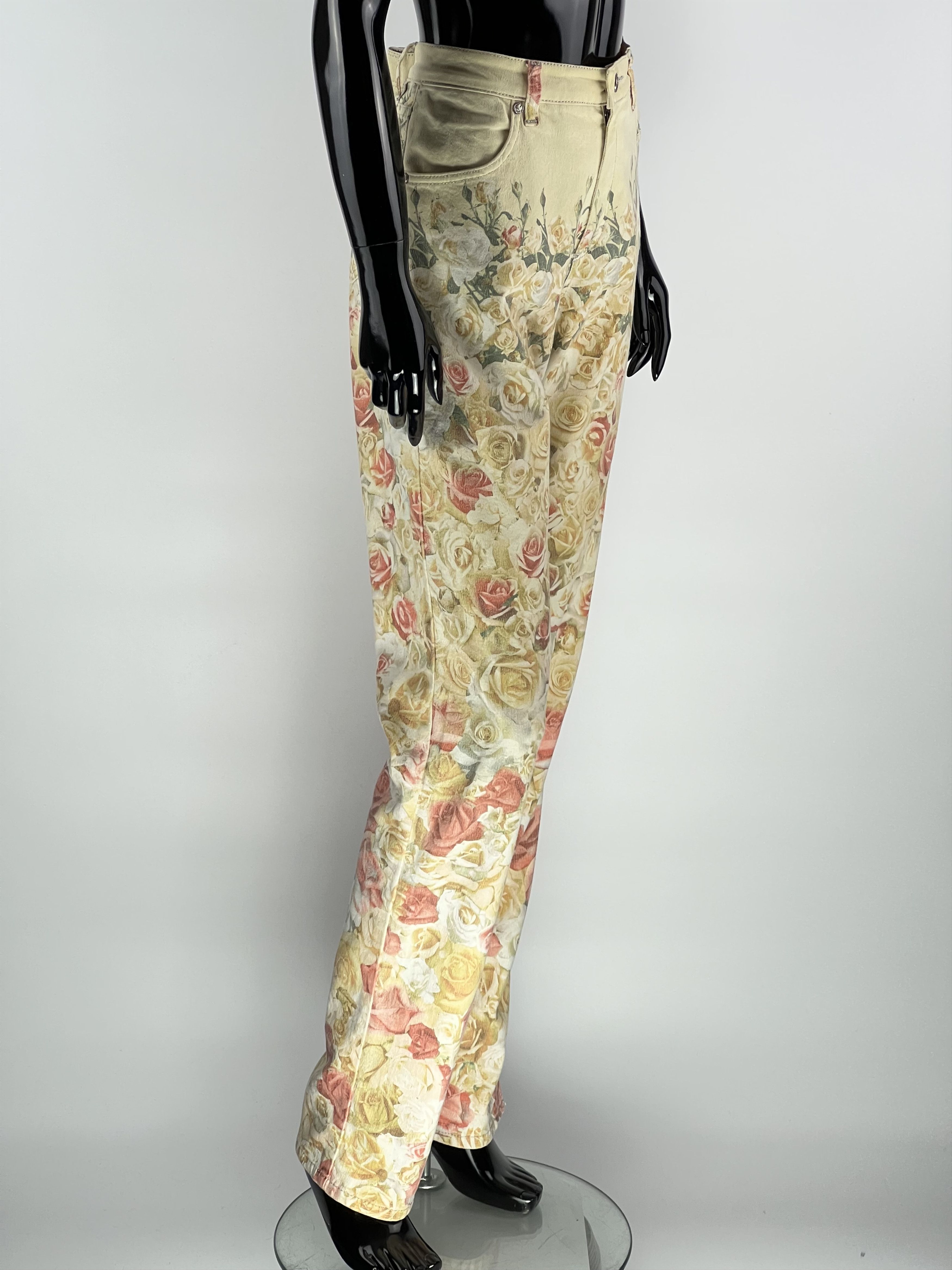 Roberto Cavalli Rare Vintage Roberto Cavalli Roses Full Print Jeans Size M Size 30" / US 8 / IT 44 - 2 Thumbnail