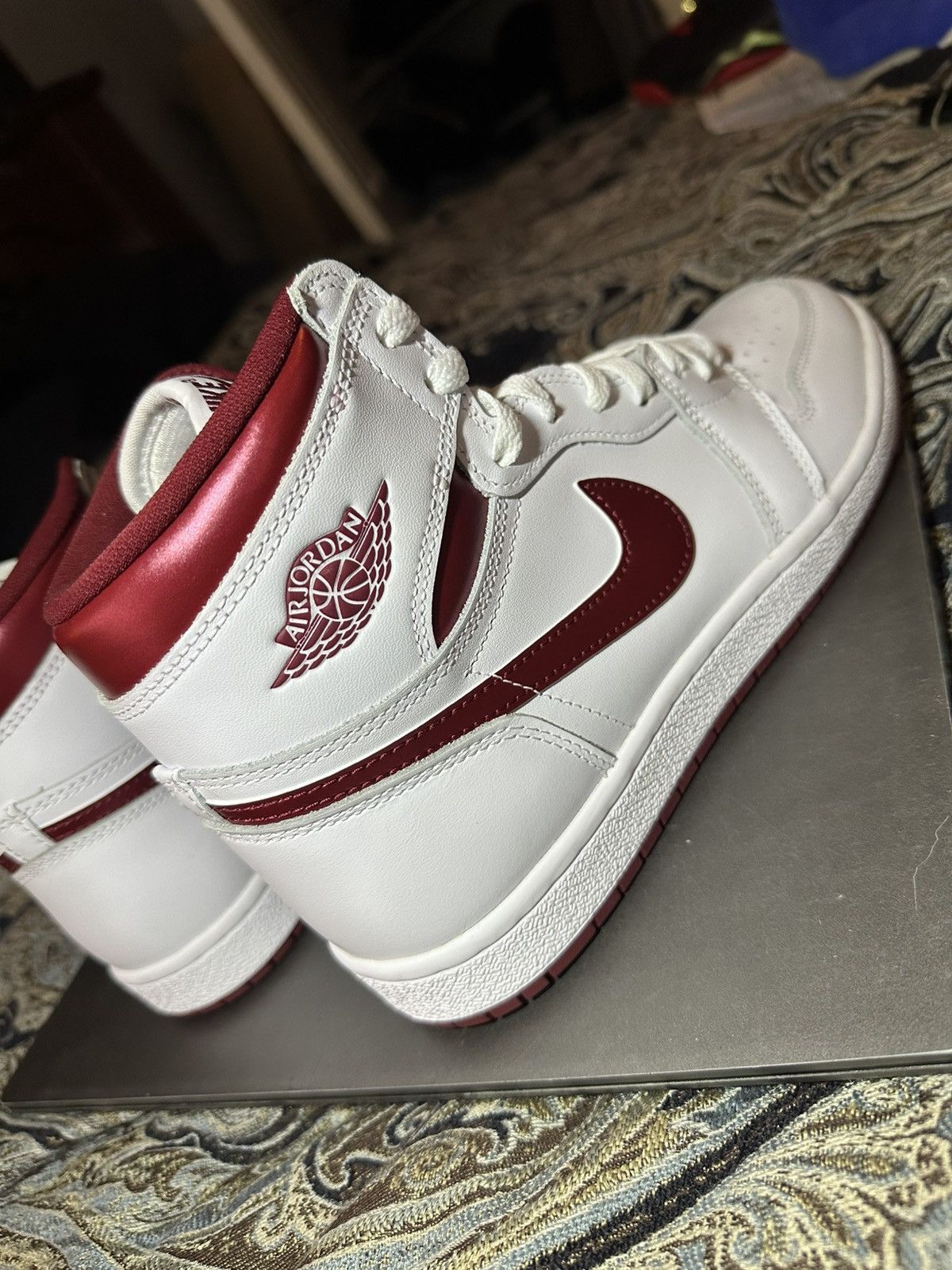 Jordan Brand Air Jordan 1 Metallic Burgundy Size 10.5 Size US 10.5 / EU 43-44 - 3 Thumbnail