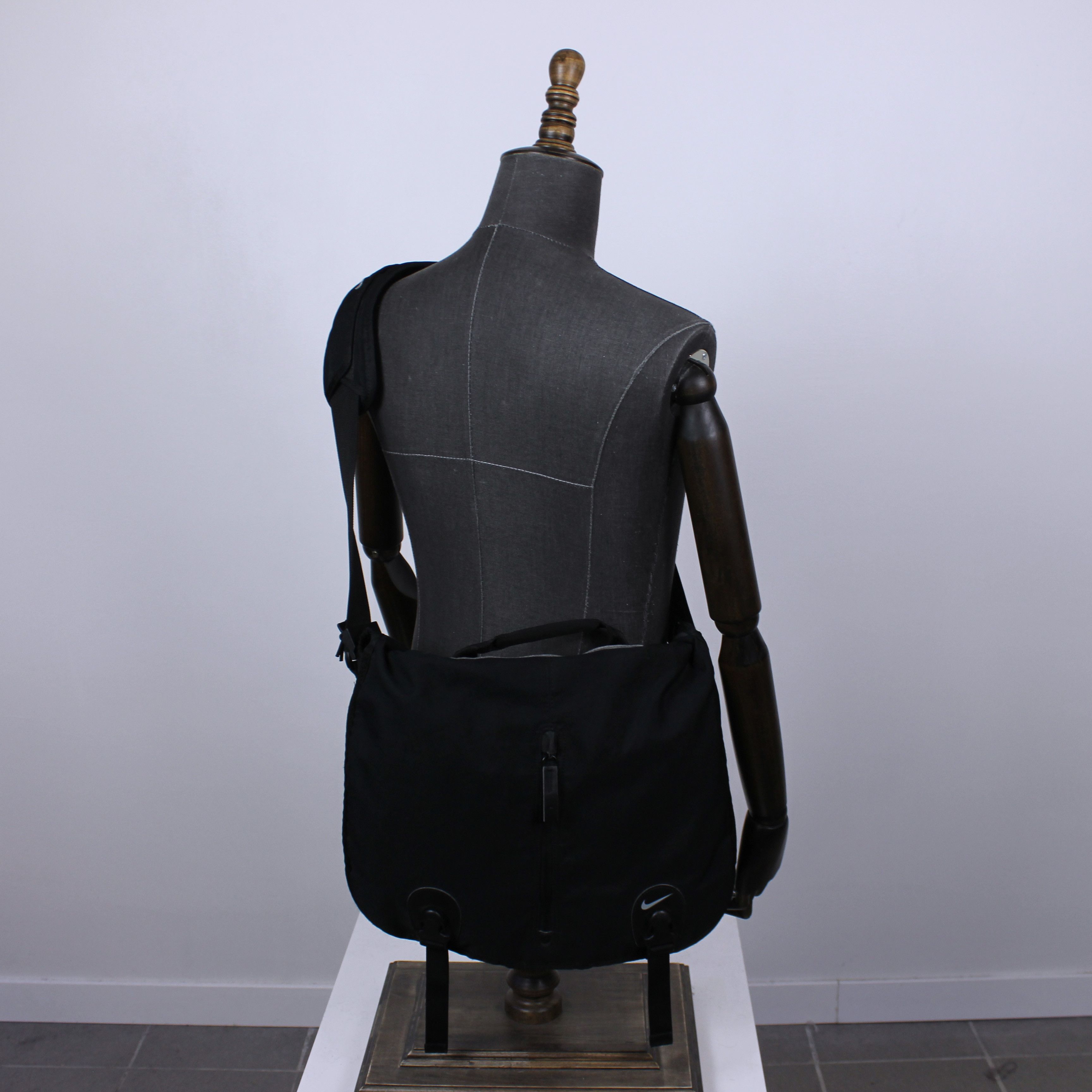 Nike Nike messenger black rare one size bag one size Size ONE SIZE - 2 Thumbnail