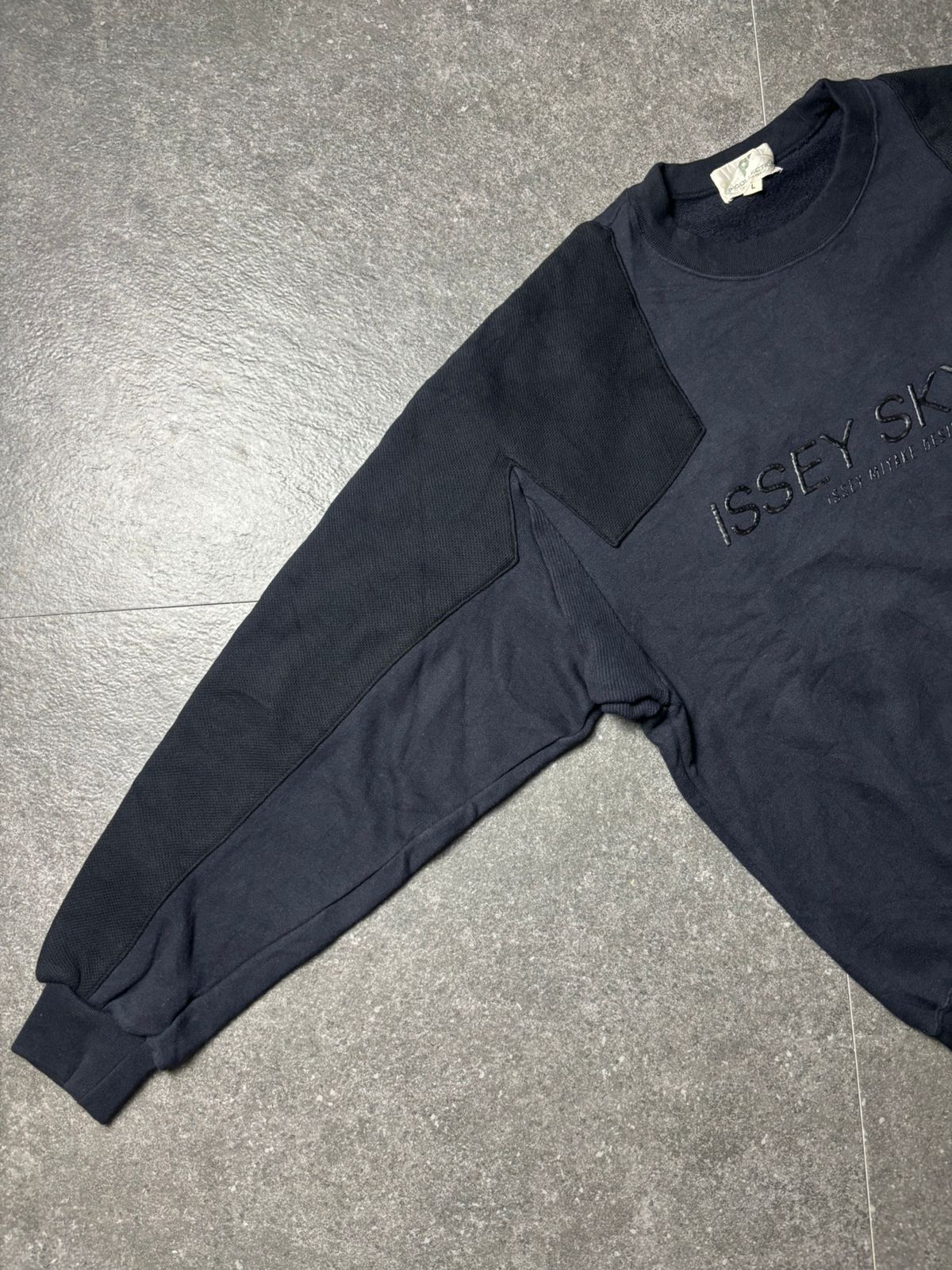 Issey Miyake 1982 Issey Miyake Skyline Staff Sweatshirt Size US L / EU 52-54 / 3 - 5 Thumbnail