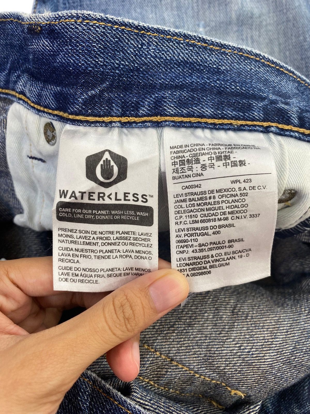 Levi's Vintage Levi’s 501 Faded Wash Whiskers Style Ripped Jeans Size US 32 / EU 48 - 11 Thumbnail
