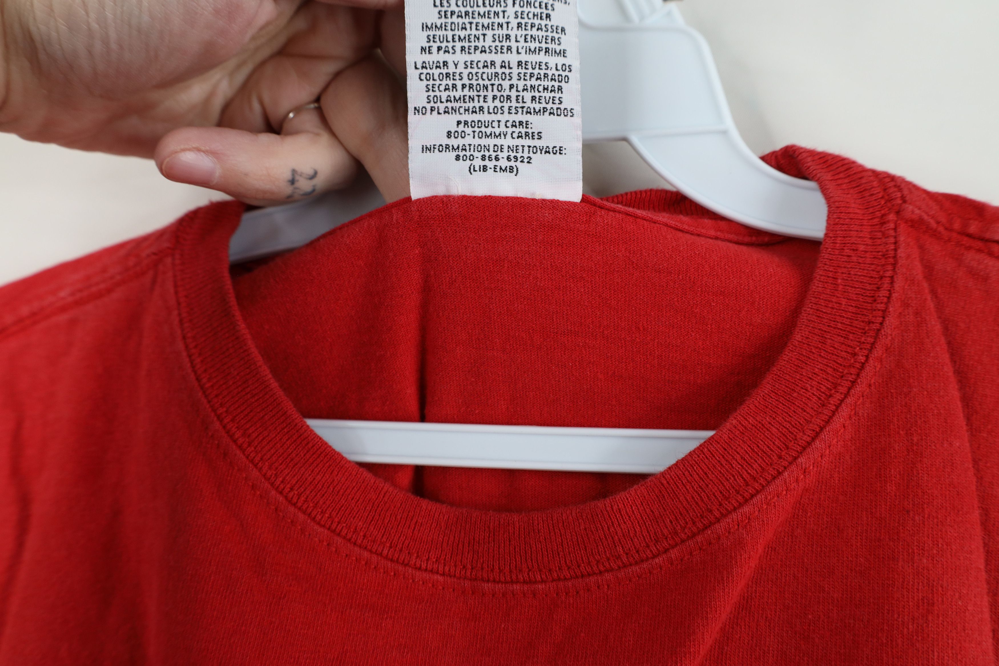 Tommy Hilfiger Vintage 90s Tommy Hilfiger Heavyweight T-Shirt Red Cotton Size US L / EU 52-54 / 3 - 9 Thumbnail