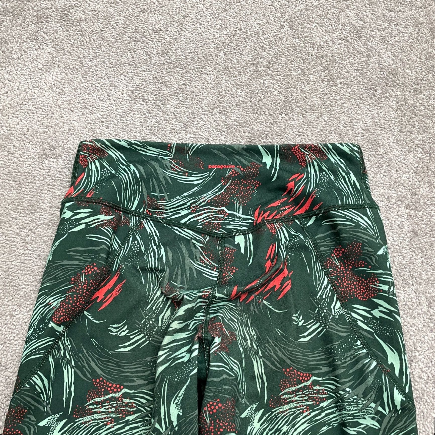 Patagonia Patagonia Leggings Womens M Green Patterned Active Yoga Compression Size 32" / US 10 / IT 46 - 3 Thumbnail