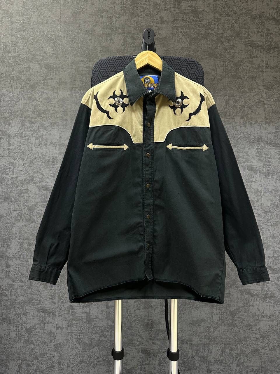 Cowboy Equipment × Vintage Vintage Cowboy Long Lobo Riders Black Shirt Size US L / EU 52-54 / 3 - 2 Thumbnail