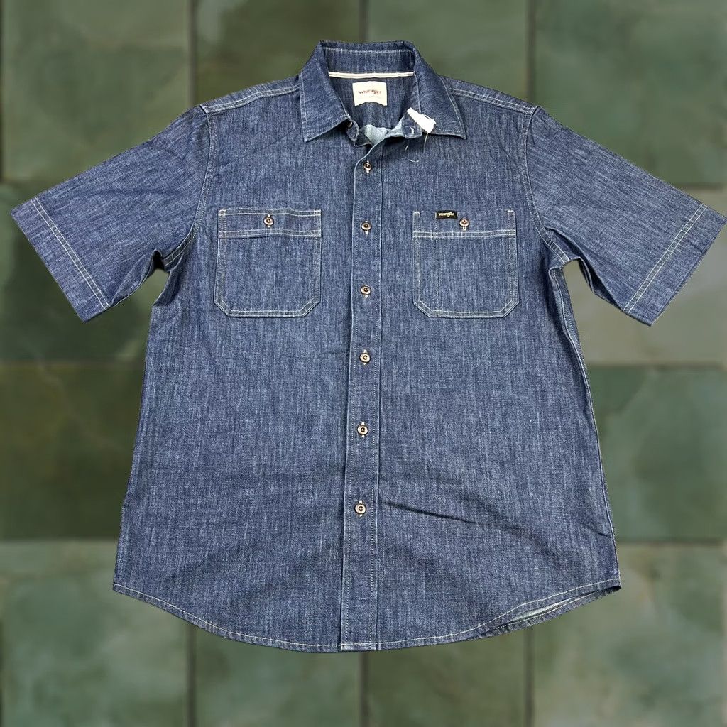 Wrangler VINTAGE? No. Wrangler Blue Denim Button-Up Shirt Mens L Short Sleeve Western Casual Shirt Size US L / EU 52-54 / 3 - 1 Thumbnail