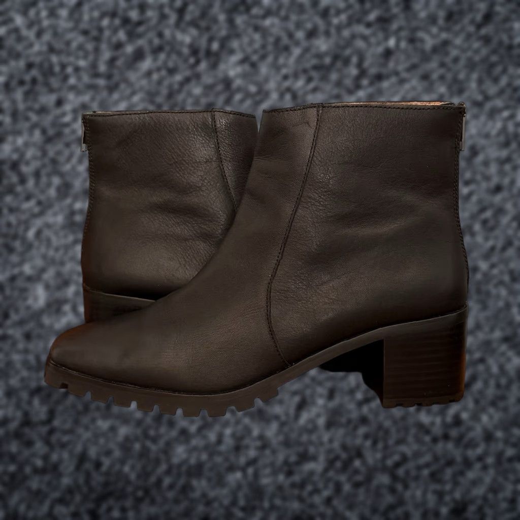 Madewell Madewell Boots Adult Women 9.5 Black Lugsole Leather Ankle Boots Back Zip Square Toe Cushioned Lined Size US 10 / IT 40 - 1 Thumbnail