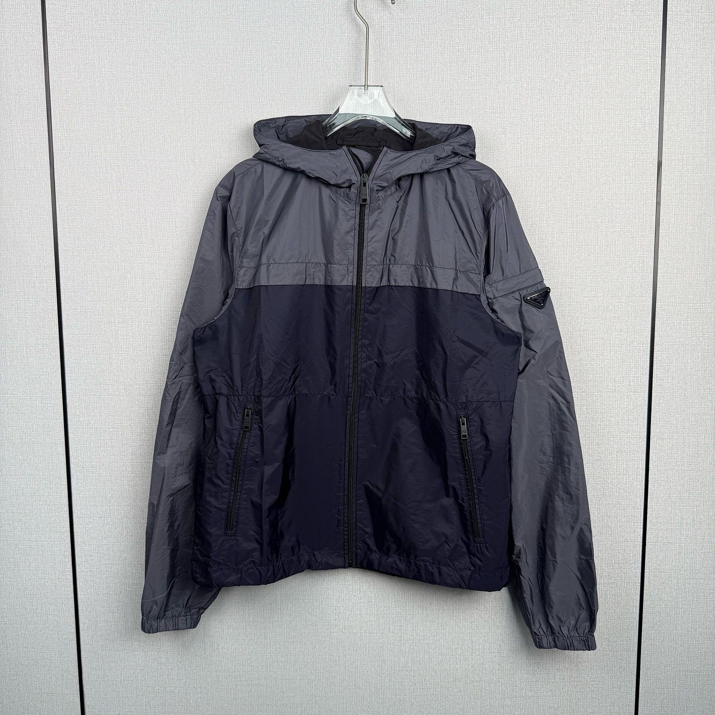 Prada Prada Logo Patch Hooded Windbreaker Jacket Size M Size US M / EU 48-50 / 2 - 1 Thumbnail