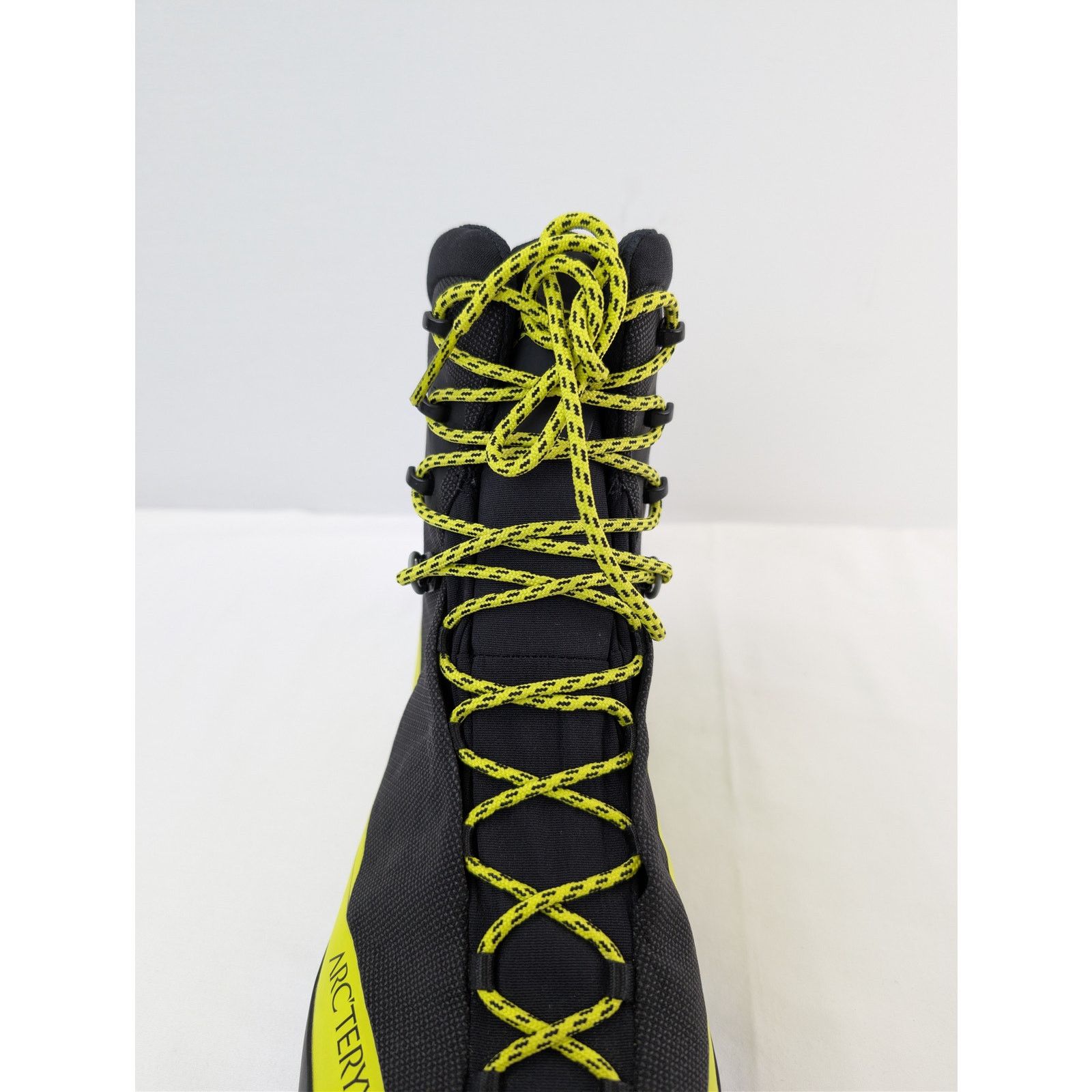 Arc'teryx o1rshd1 Acrux LT GTX mountaineering boots in black/yellow Size US 13 / EU 46 - 15 Thumbnail
