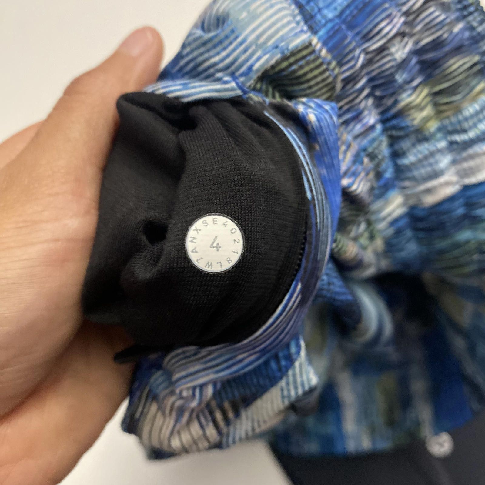 Lululemon Lululemon Hotty Hot Shorts Blue Reversible Black 4 2.5 Size 27" / US 4 / IT 40 - 4 Thumbnail