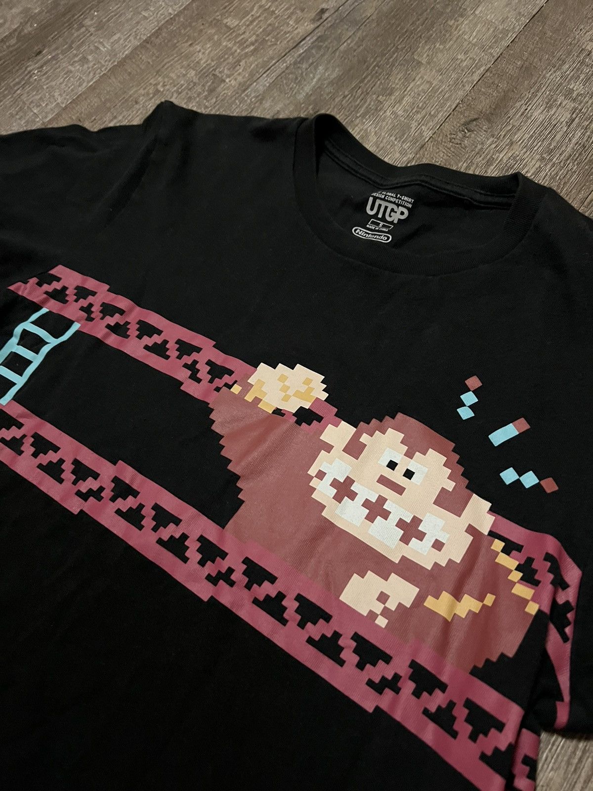 Nintendo Nintendo Global Design Competition Donkey Kong AOP Shirt Size US S / EU 44-46 / 1 - 3 Thumbnail