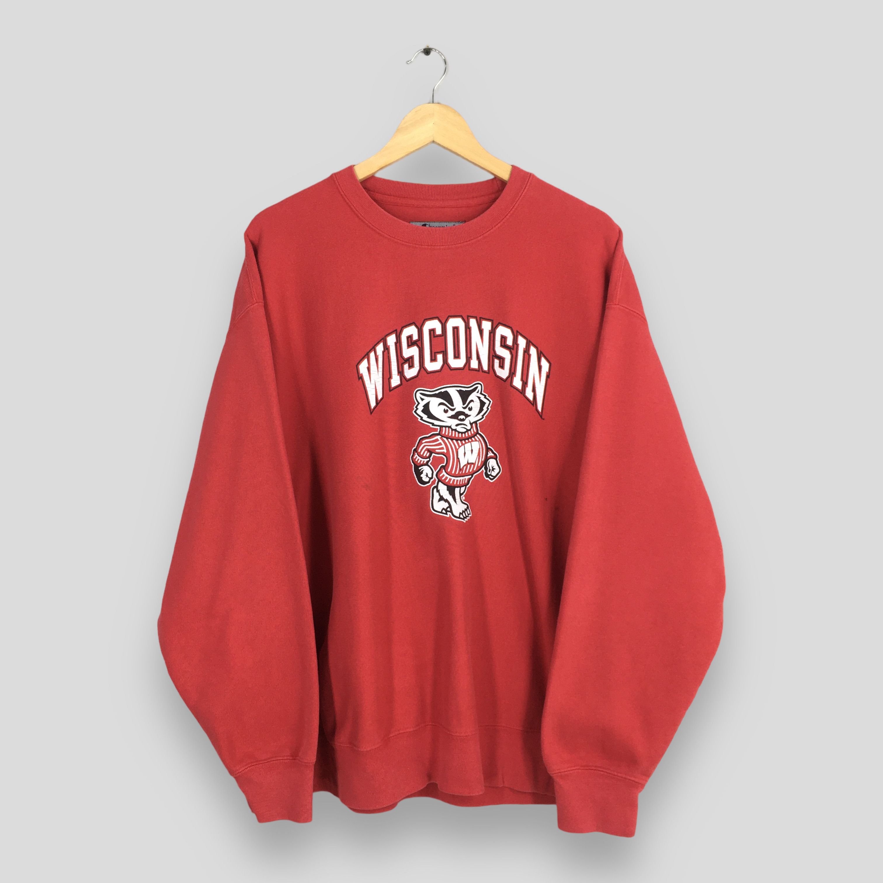 Image of Champion x NCAA Vintage 90's Wisconsin Badgers NCAA Sweatshirt arge in Red, Men's (Size 2XL)