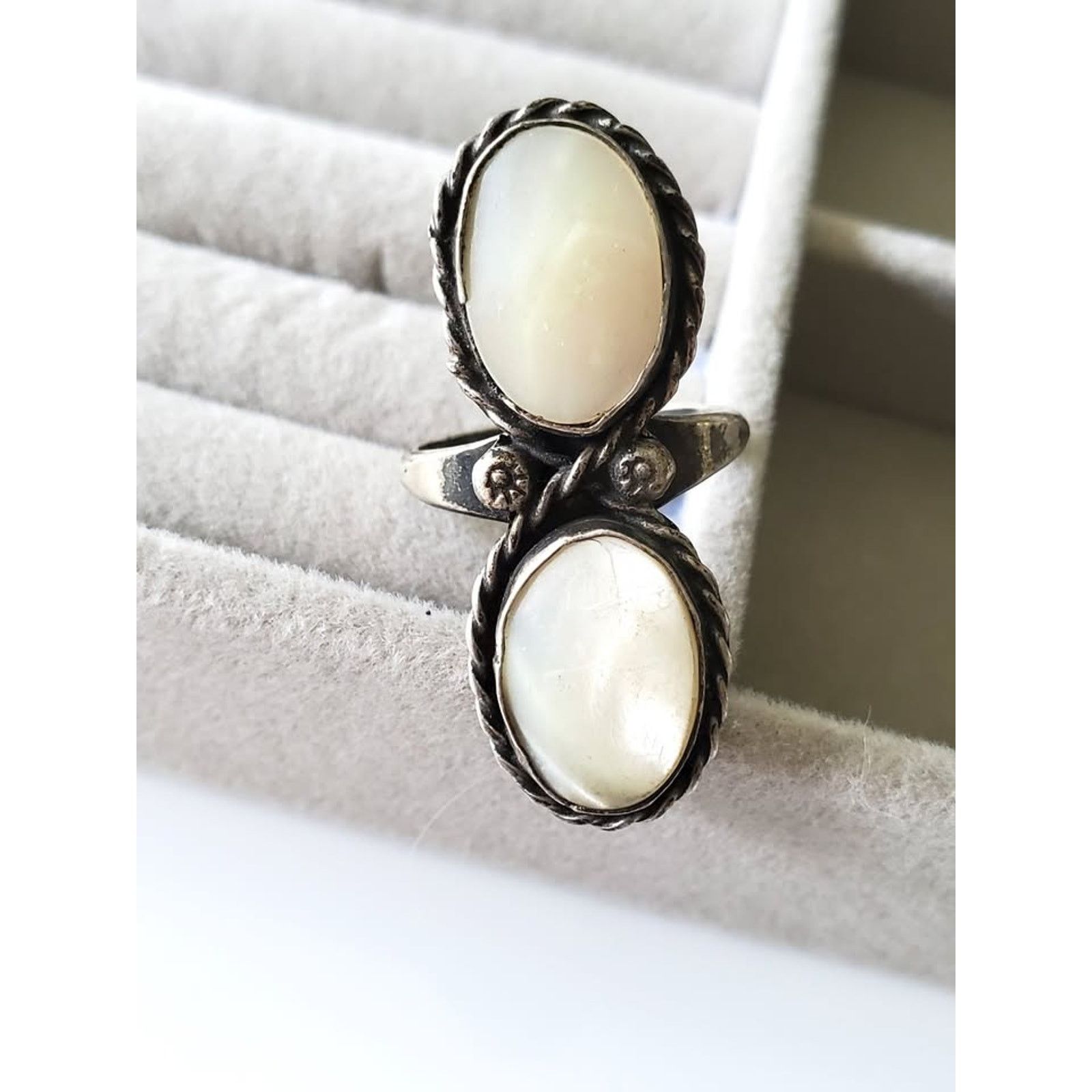Other Vintage Sterling Silver Mother of Pearl Two Stone Ring Size ONE SIZE - 2 Thumbnail