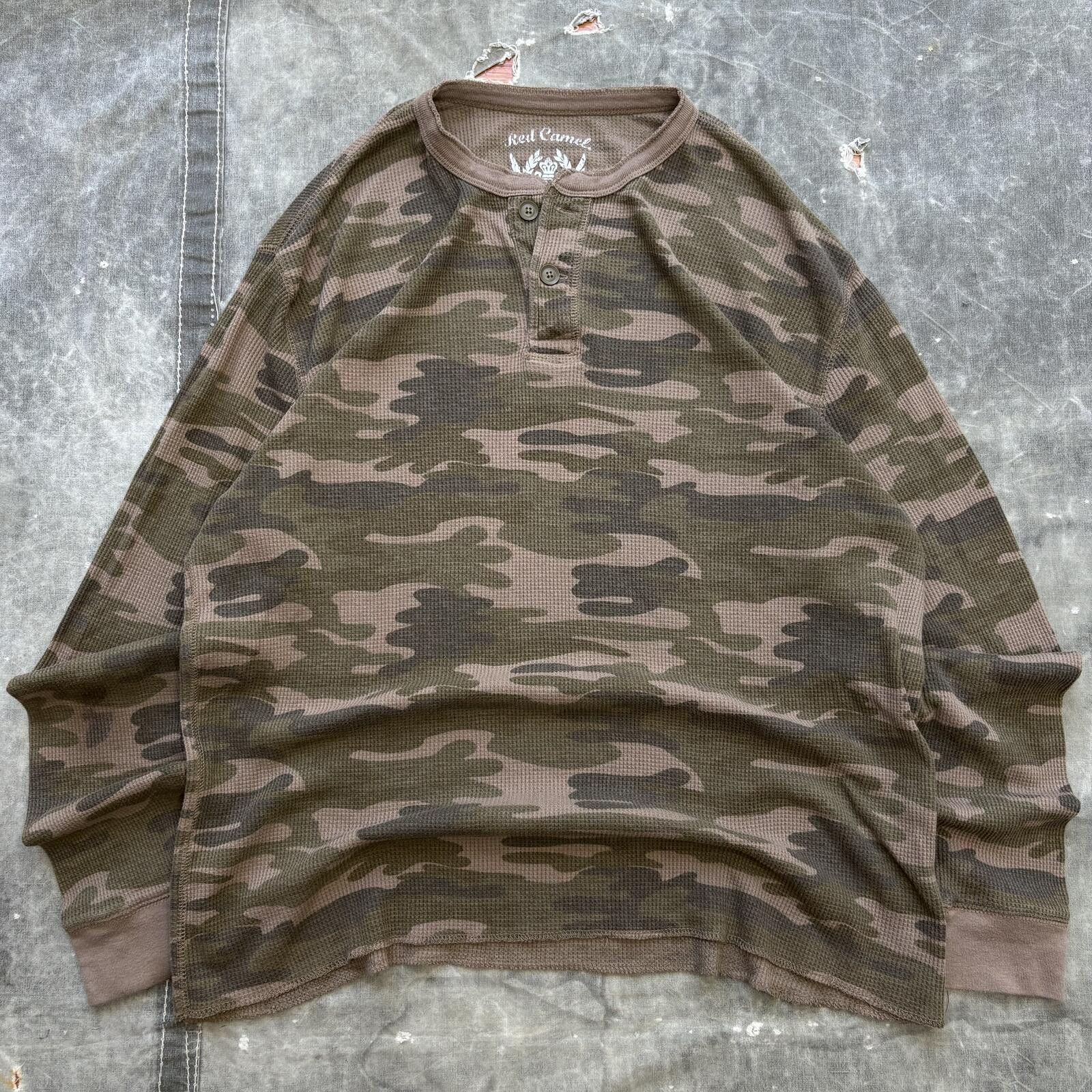 Vintage Vintage Y2K Camo Grunge Thermal Waffle Knit Henley Shirt Size US XL / EU 56 / 4 - 1 Thumbnail
