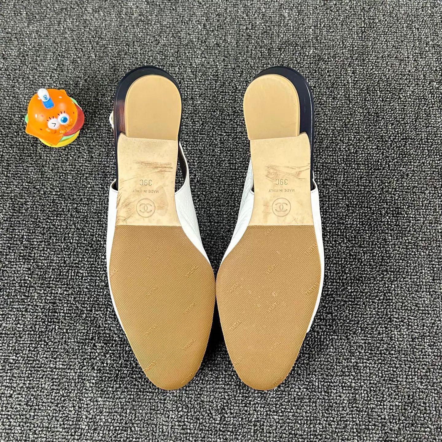 Chanel Chanel White 25P Waxed Leather Mary Jane Shoes 39 Size US 8.5 / IT 38.5 - 6 Thumbnail