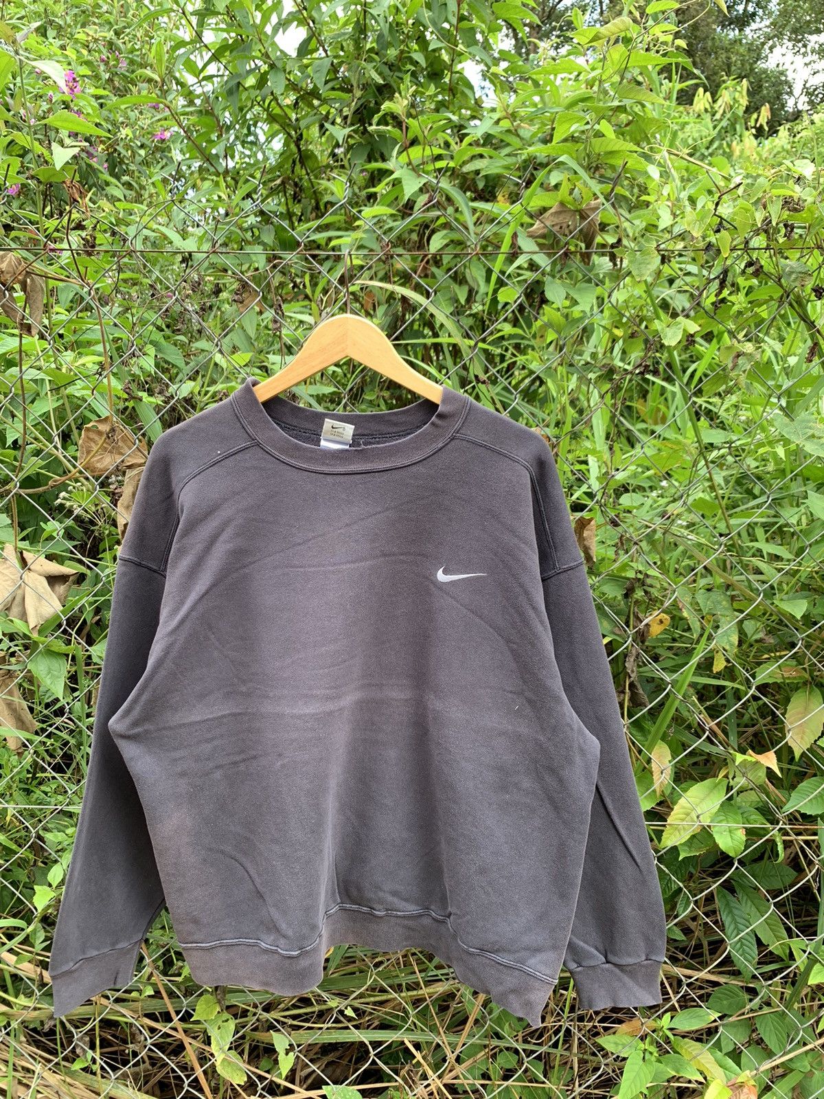 Nike LAST DROP#Vintage Nike Small Swoosh Distressed Sweatshirt Size US XL / EU 56 / 4 - 1 Thumbnail