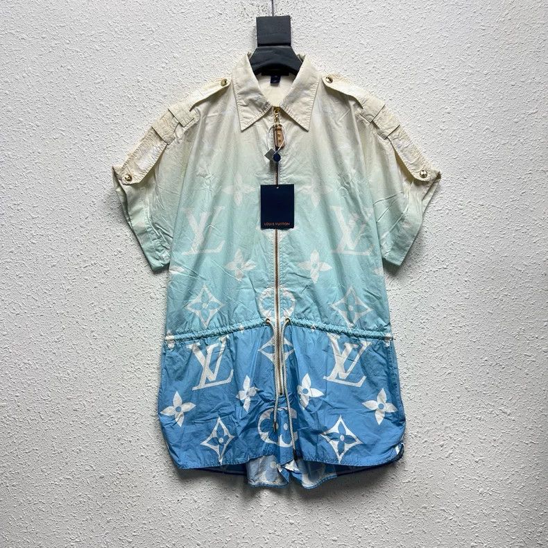 Louis Vuitton LOUIS VUITTON size 34 Lagoon Monogram Gradient Print Short Size US M / EU 48-50 / 2 - 1 Thumbnail