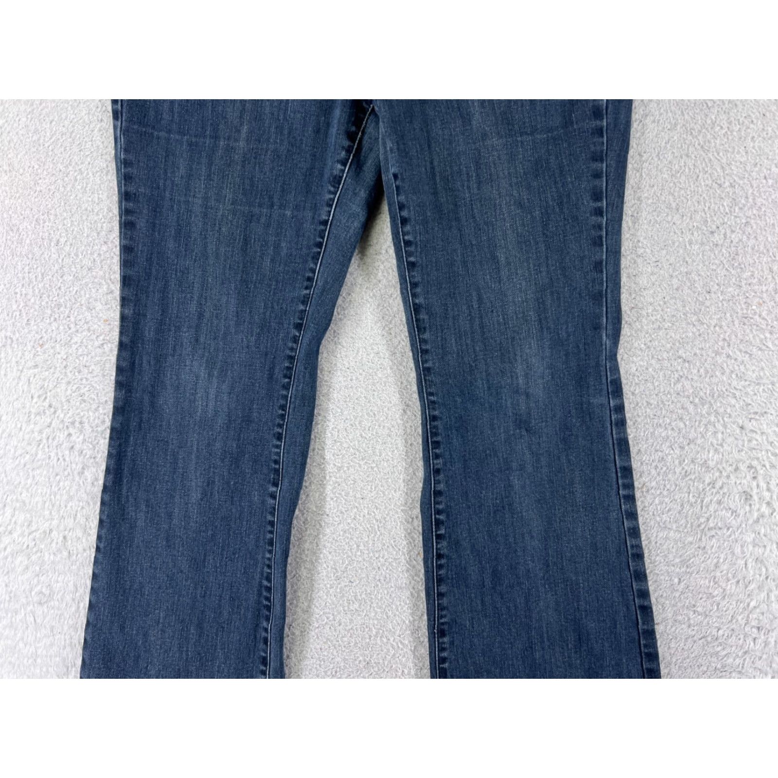Liz Claiborne Liz Claiborne Jeans Womens 8 Blue Denim Flared 29x29.5 Cotton Regular Zip 5-Pocket Distressed Medium Wash Vintage: No Size 30" / US 8 / IT 44 - 3 Thumbnail