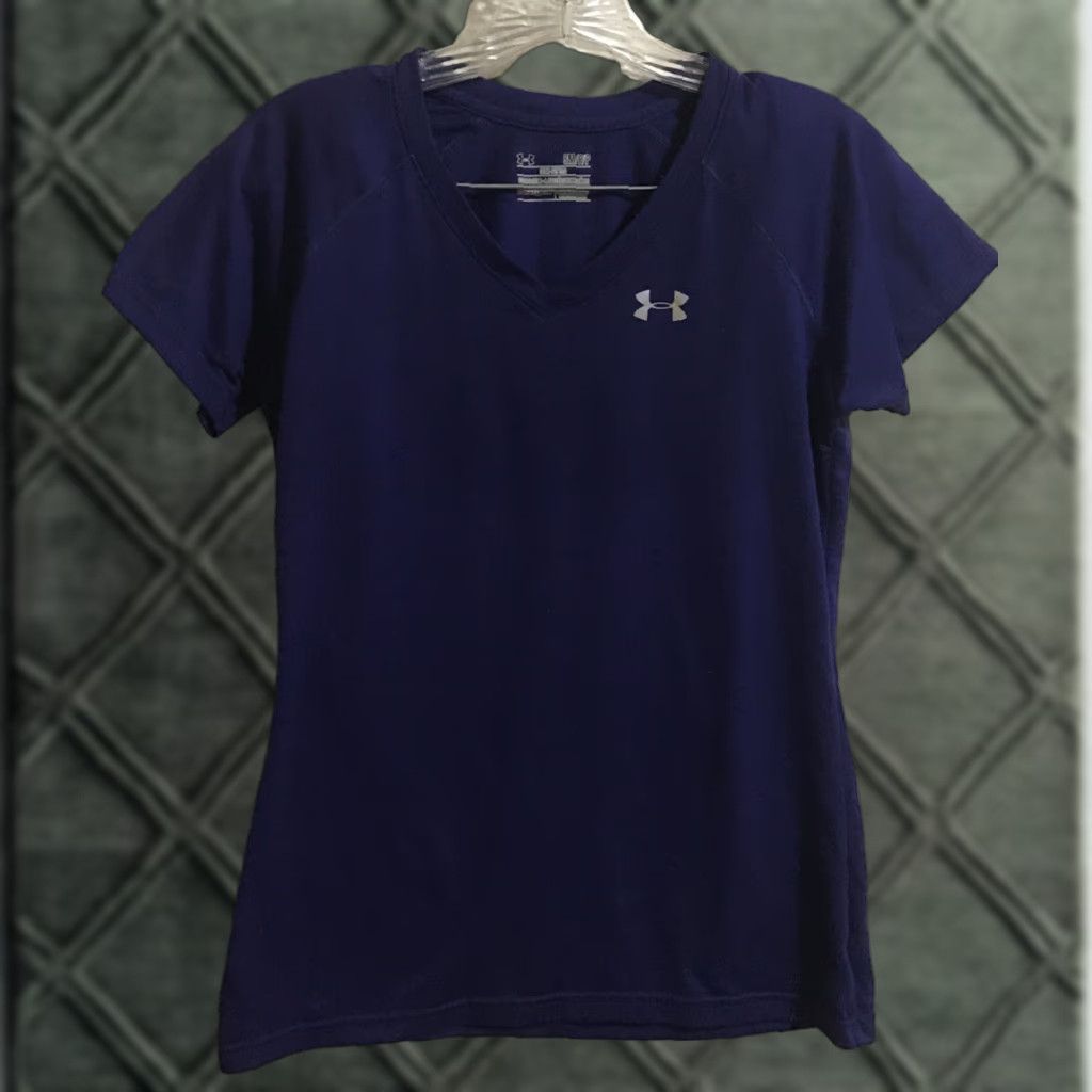 Under Armour Under Armour Shirt Women Purple V-Neck Semi-fitted Short Sleeve Size Small B755 Size S / US 4 / IT 40 - 1 Thumbnail