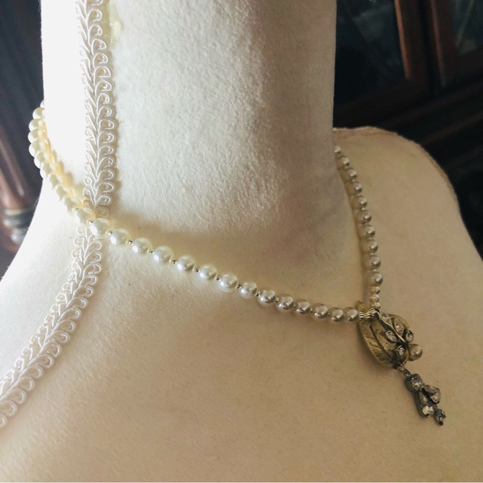 Handmade Handcrafted repurpose classy elegant pendant pearl necklace Size ONE SIZE - 3 Thumbnail
