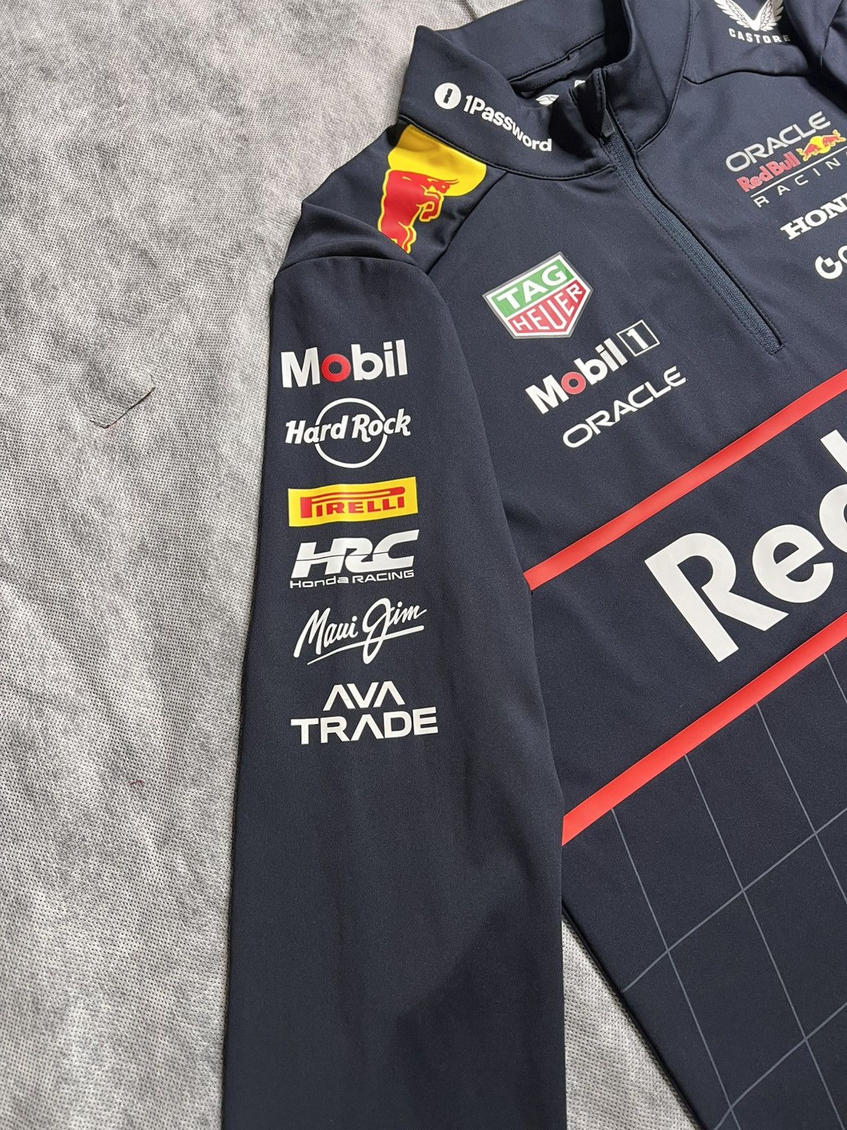 Castore Oracle Red Bull Racing 2025 Team 1/4 3 Zip Midlayer Castore Size US M / EU 48-50 / 2 - 11 Thumbnail