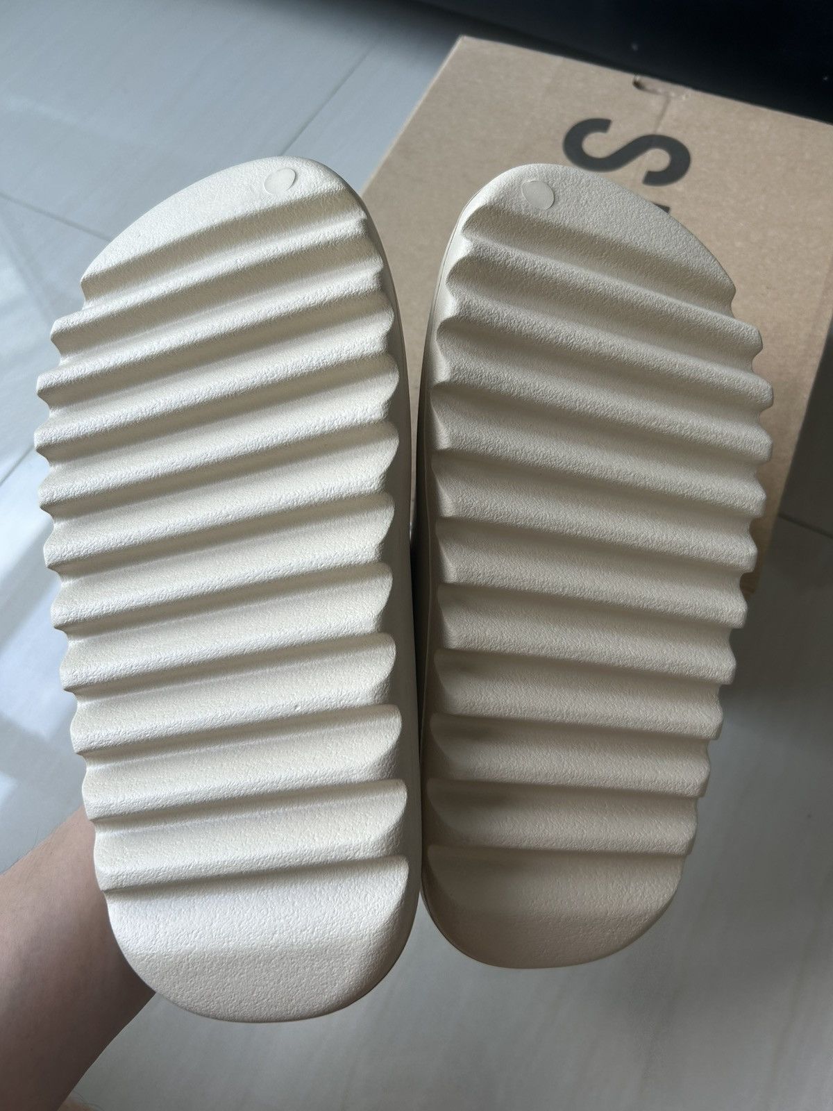 Adidas × Yeezy Yeezy Slide Bone 2022/2023 Size US 6 / EU 39 - 6 Thumbnail