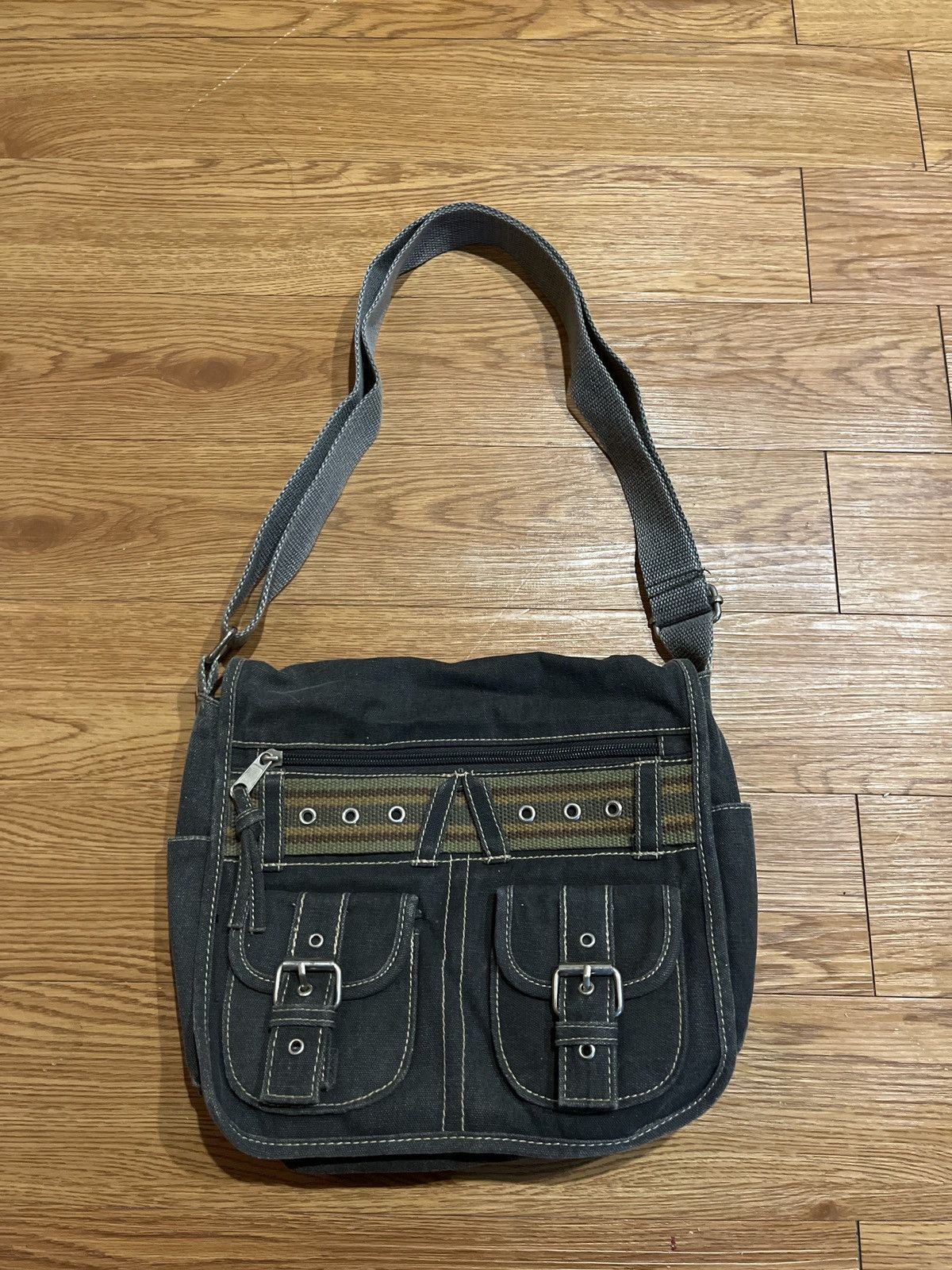 Vintage vintage y2k grey canvas shoulder bag with belt Size ONE SIZE - 1 Thumbnail
