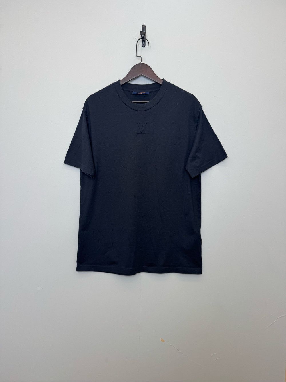 Louis Vuitton Louis Vuitton Embossed Logo T-Shirt Size L Size US L / EU 52-54 / 3 - 1 Thumbnail