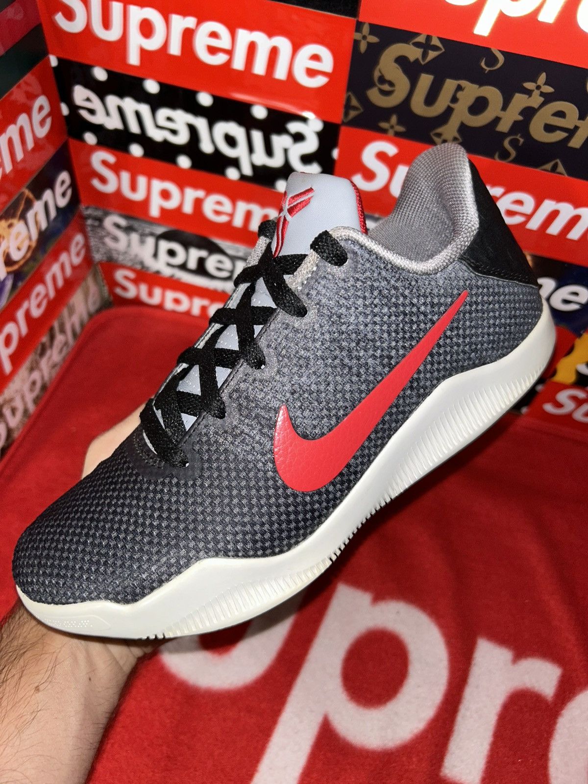 Nike Nike Kobe 11 Tinker Hatfield (GS) 822945-060 size 5y w/ box Size US 5 / EU 37 - 7 Thumbnail