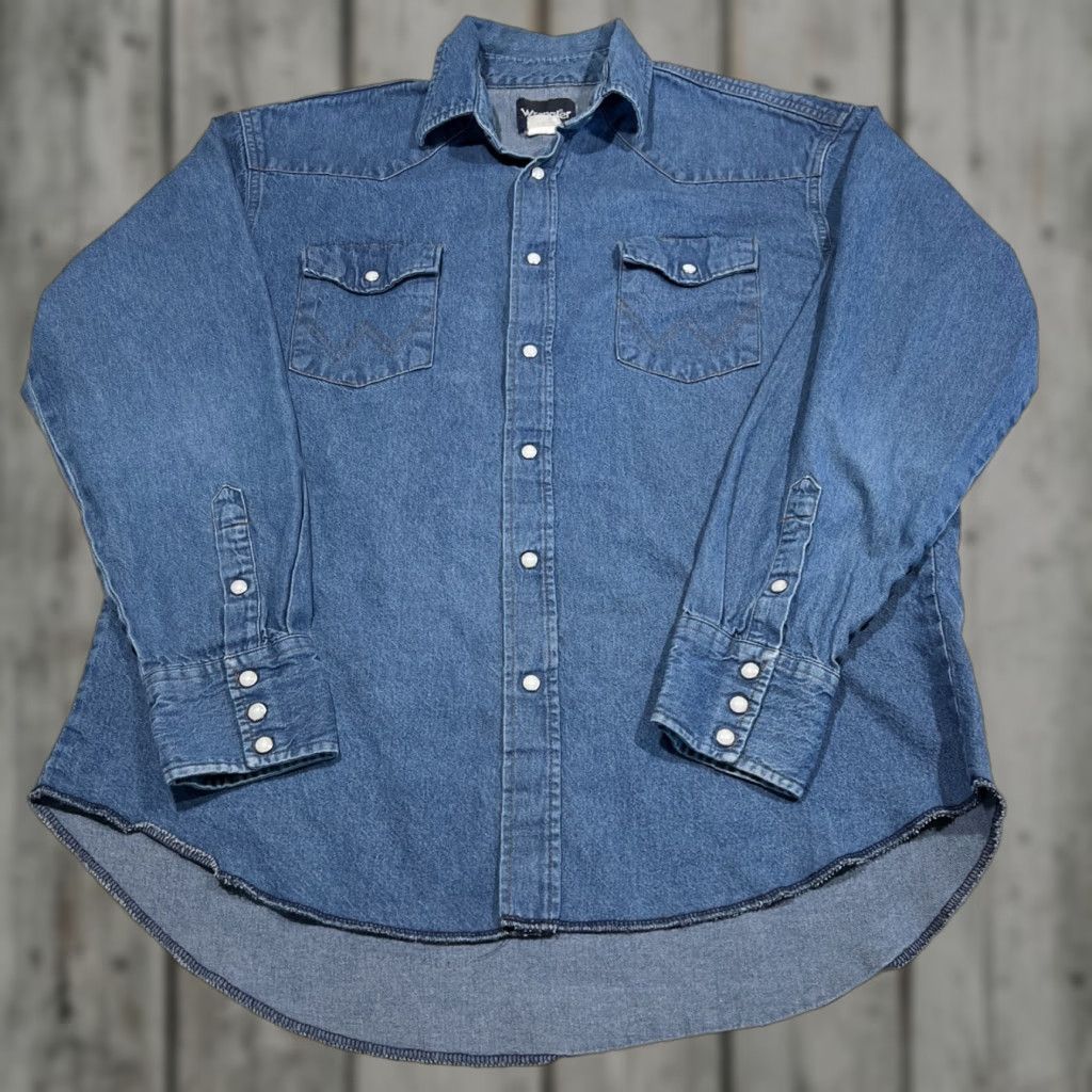 Wrangler VINTAGE Wrangler Pearl Snap Western Shirt Men’s 17-36 Regular Fit Long Tails Denim Blue Cotton Pocket Embroidered Collared Cowboy Shirt Mens Size US XL / EU 56 / 4 - 1 Thumbnail