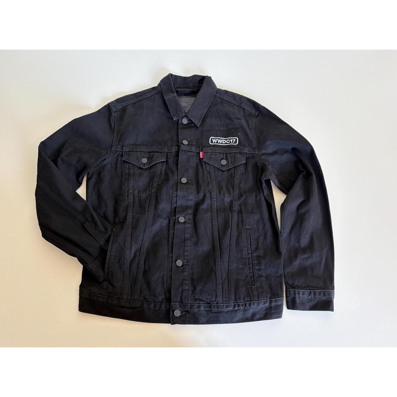 Levi's Levi's WWDC17 Apple Trucker Jacket Black Denim Collectible Size US L / EU 52-54 / 3 - 2 Thumbnail