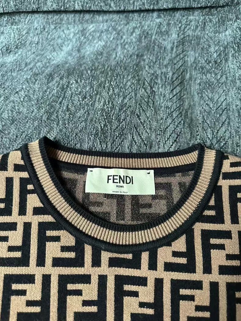 Fendi Fendi Short Sleeve Knit Top with Logo Size US M / EU 48-50 / 2 - 2 Thumbnail