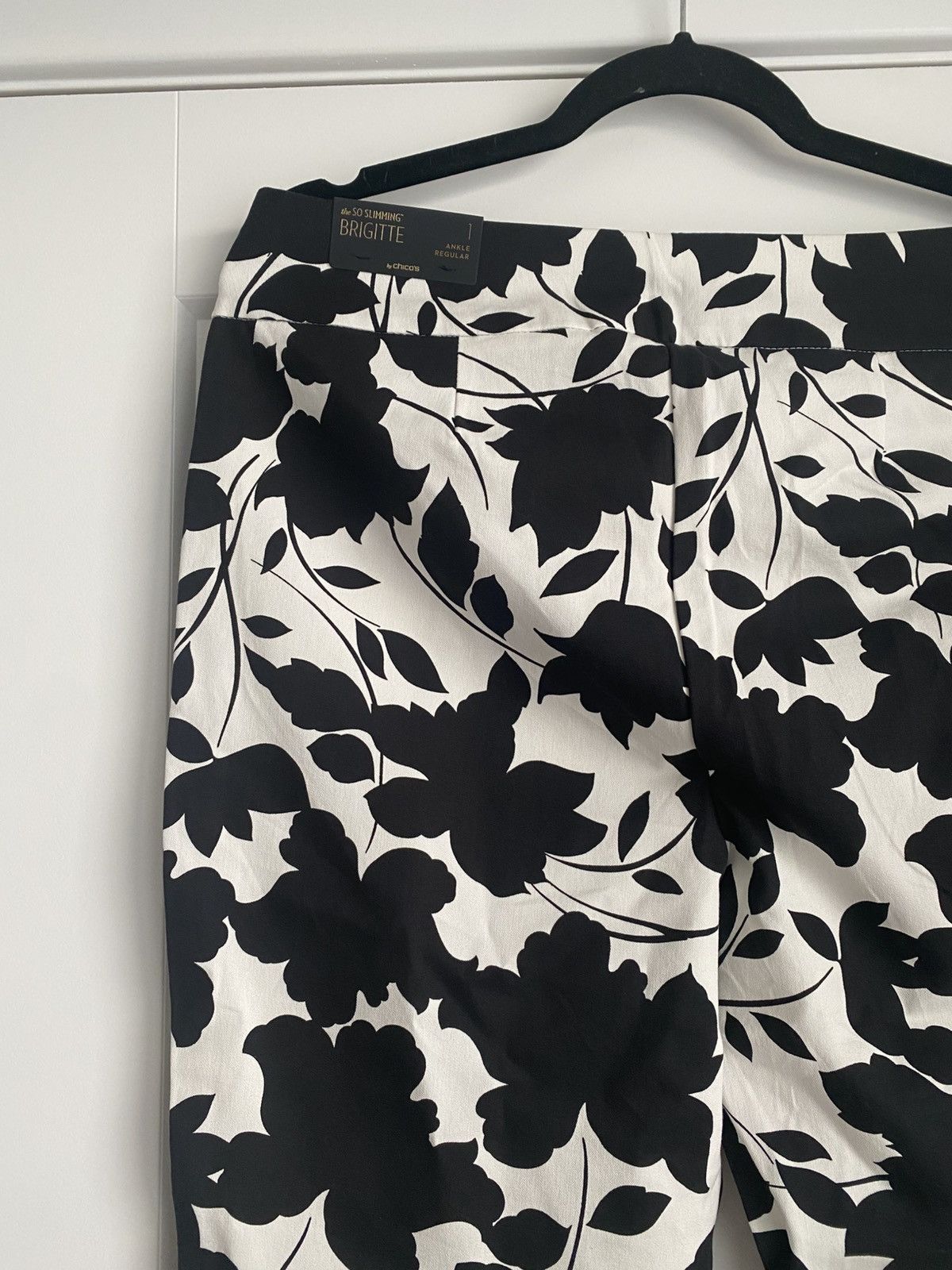 Chicos NWOT Chico's So Slimming black & white Brigitte pants Size 30" / US 8 / IT 44 - 7 Thumbnail