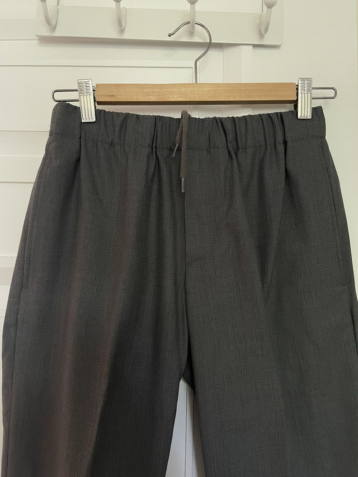 Club Monaco Club Monaco light grey drawstring casual pants Size US 28 / EU 44 - 3 Thumbnail