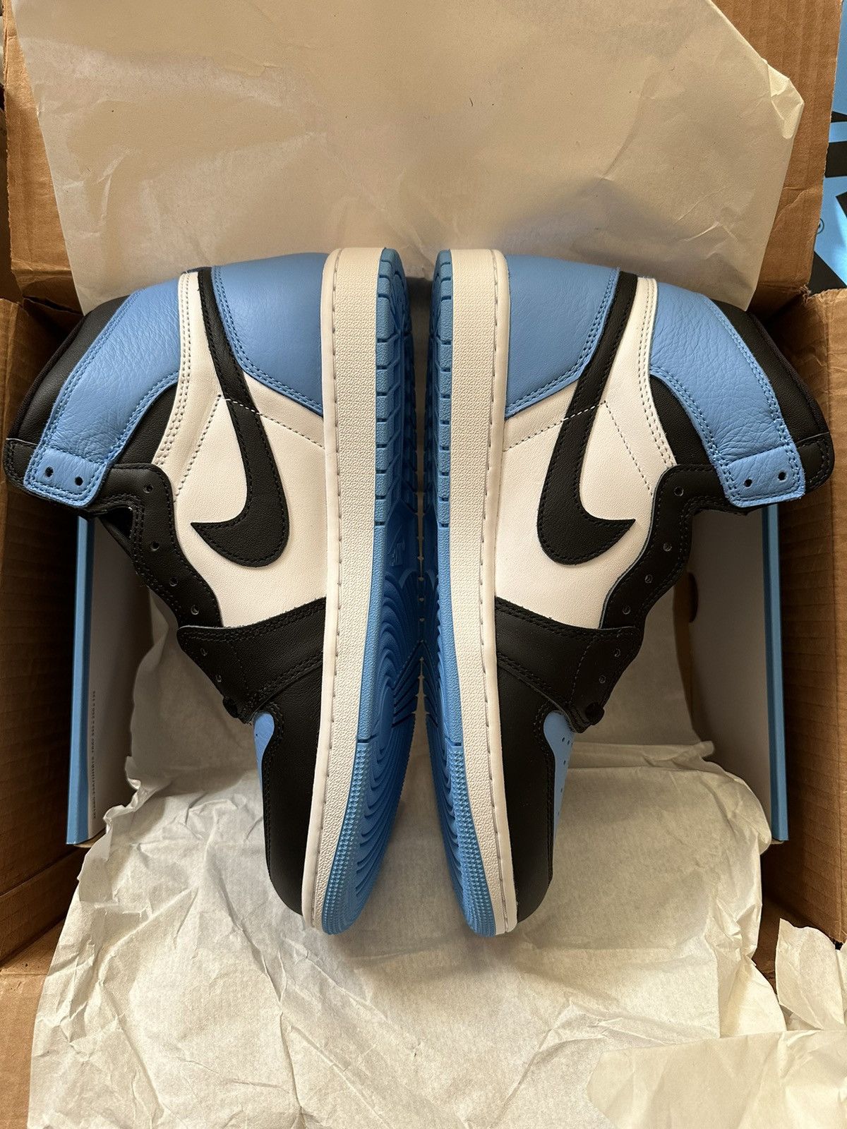 Jordan Brand Jordan 1 Retro High UNC Toe Size US 11 / EU 44 - 2 Thumbnail