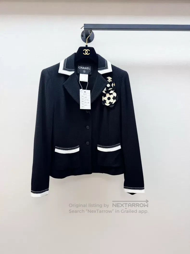 Chanel Chanel Camelia suit jacket Size XS / US 0-2 / IT 36-38 - 1 Thumbnail