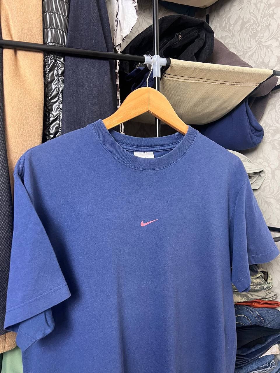 Other Vintage Nike centr logo swoosh Y2K t shirt Size US S / EU 44-46 / 1 - 1 Thumbnail