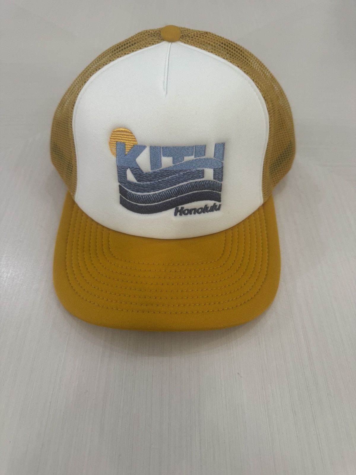 Kith KITH Hawaii yellow meshback trucker hat 2025 used Size ONE SIZE - 1 Thumbnail
