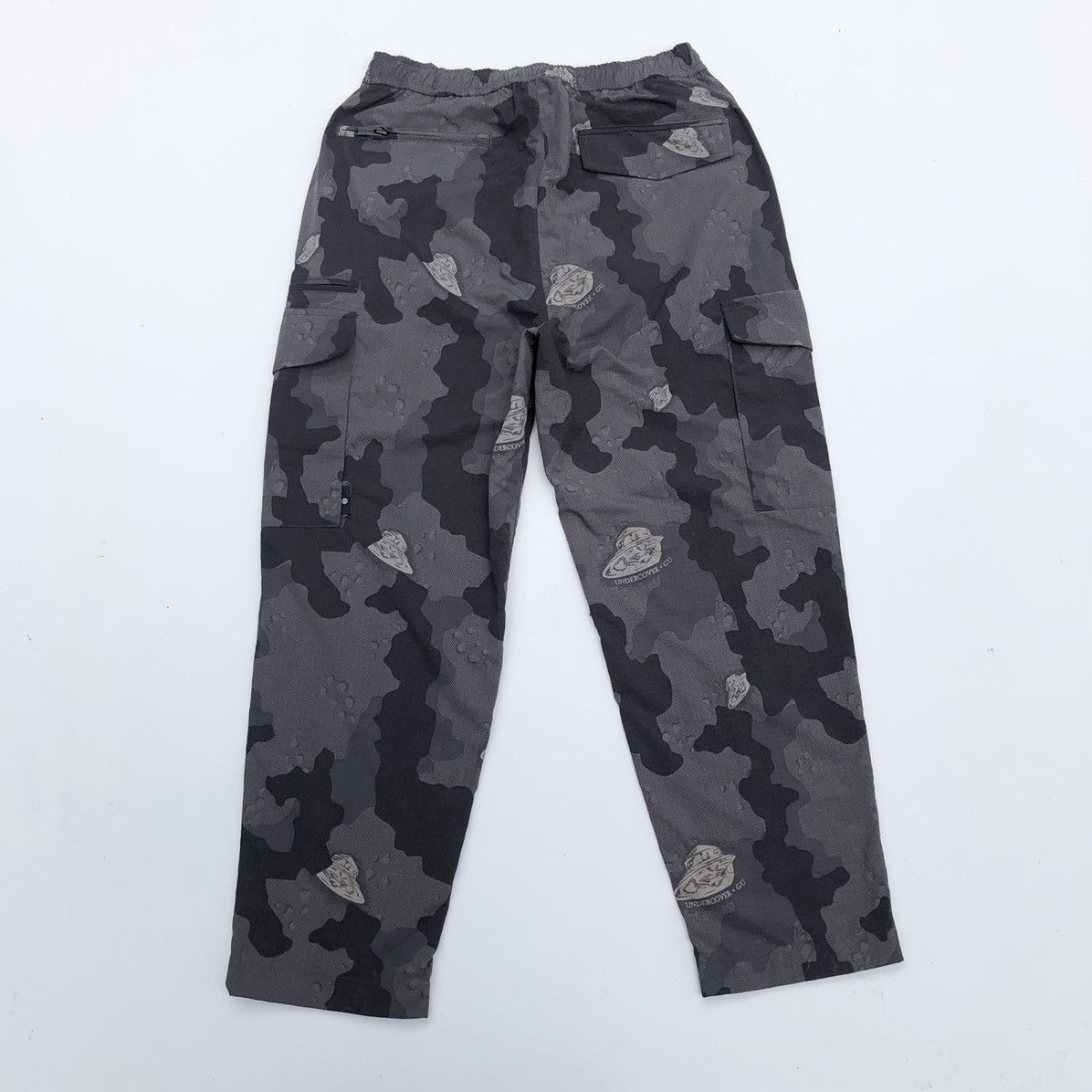 GU × Japanese Brand × Undercover Gu X Undercover Camo Cargo Pants Size US 34 / EU 50 - 2 Thumbnail