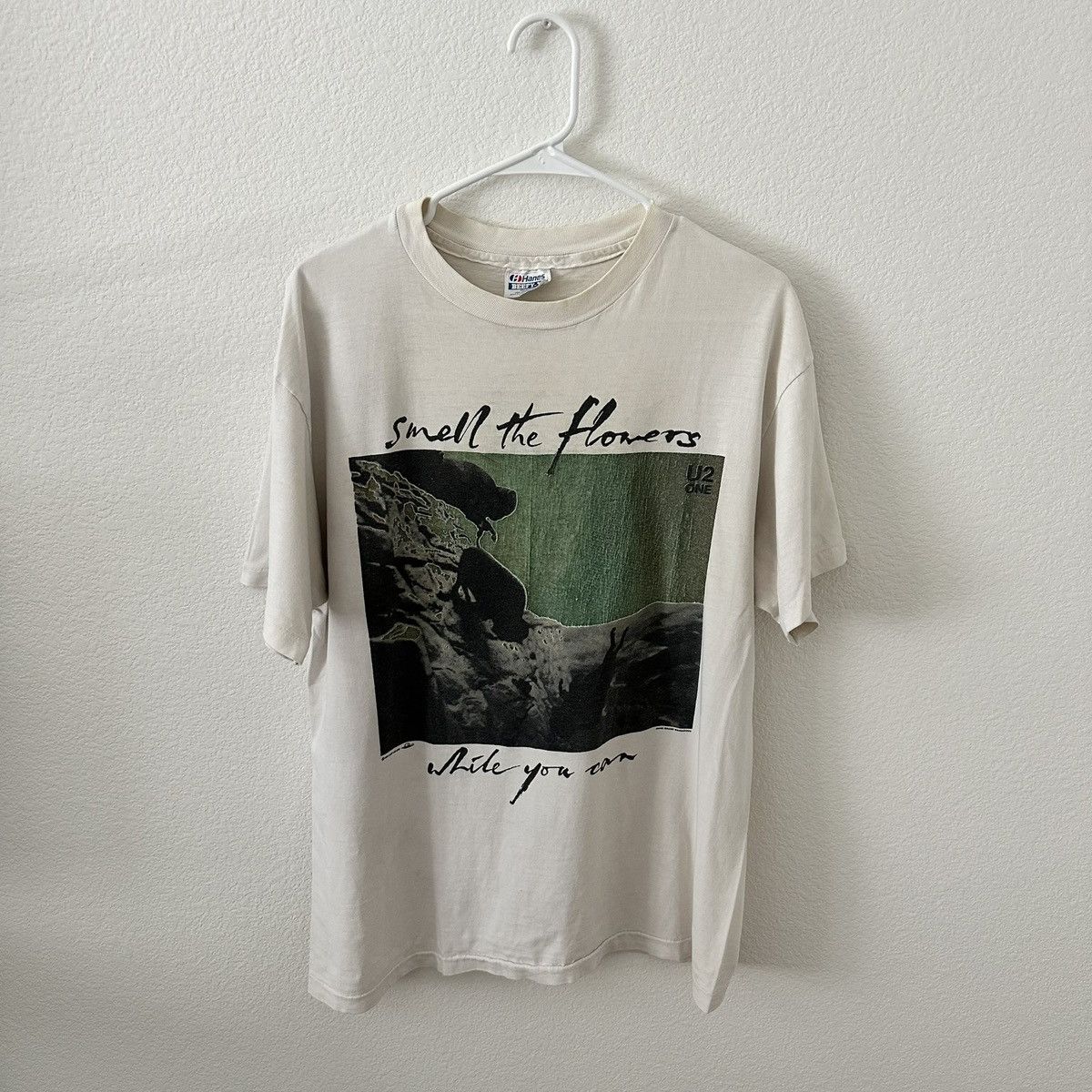 Hanes × Vintage VINTAGE 1991 U2 ‘Smell the Flowers While You Can’ SHIRT Size US L / EU 52-54 / 3 - 1 Thumbnail